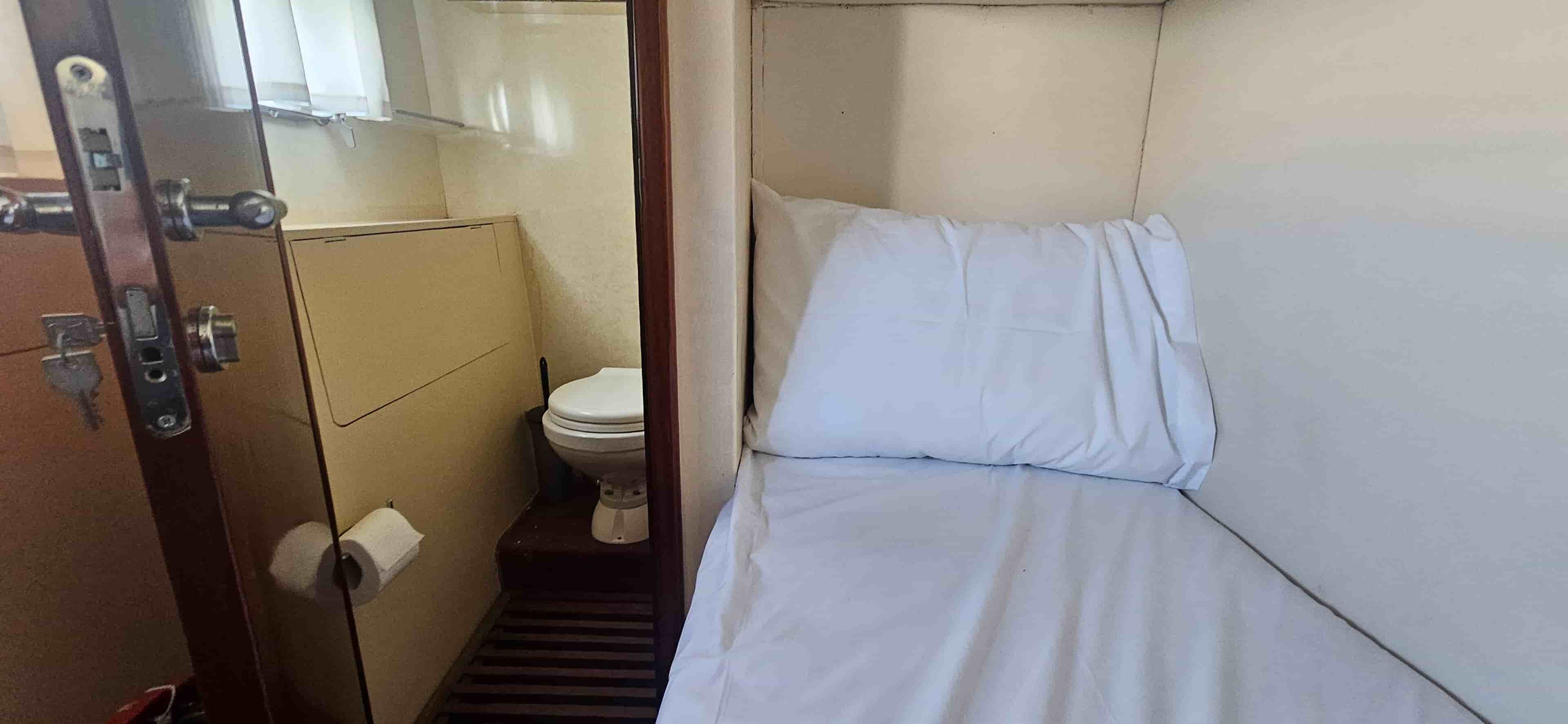 1998 Ferretti Yachts 620 - View 33