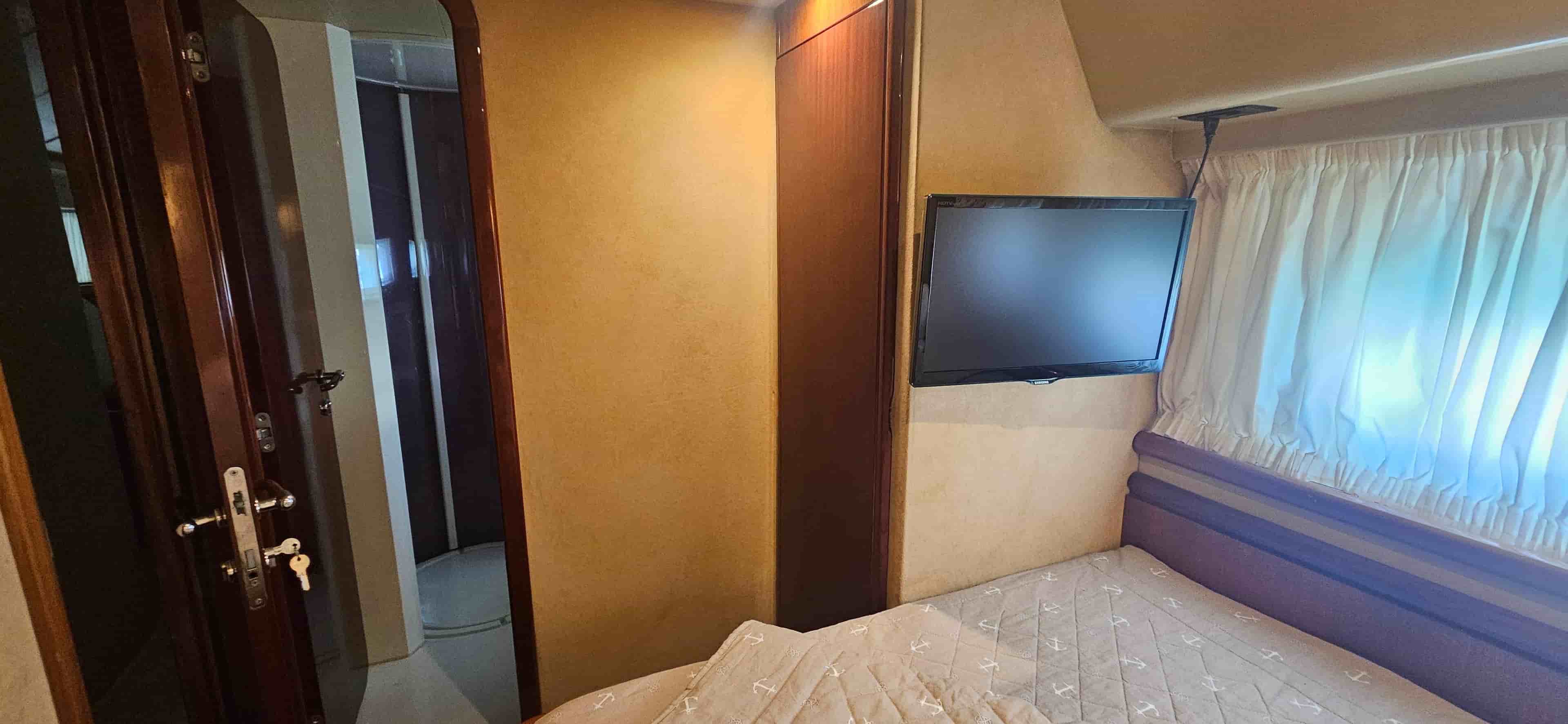 1998 Ferretti Yachts 620 - View 35