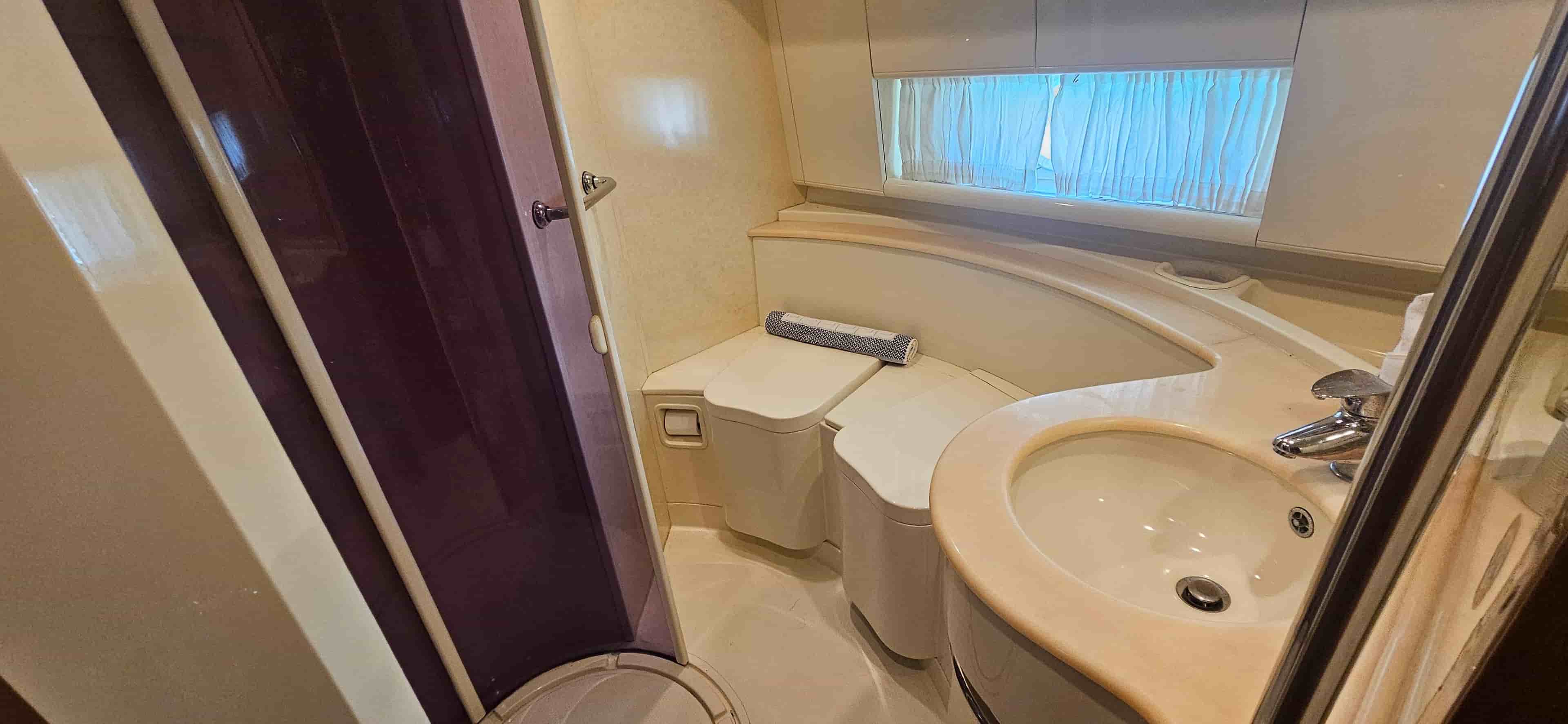 1998 Ferretti Yachts 620 - View 36