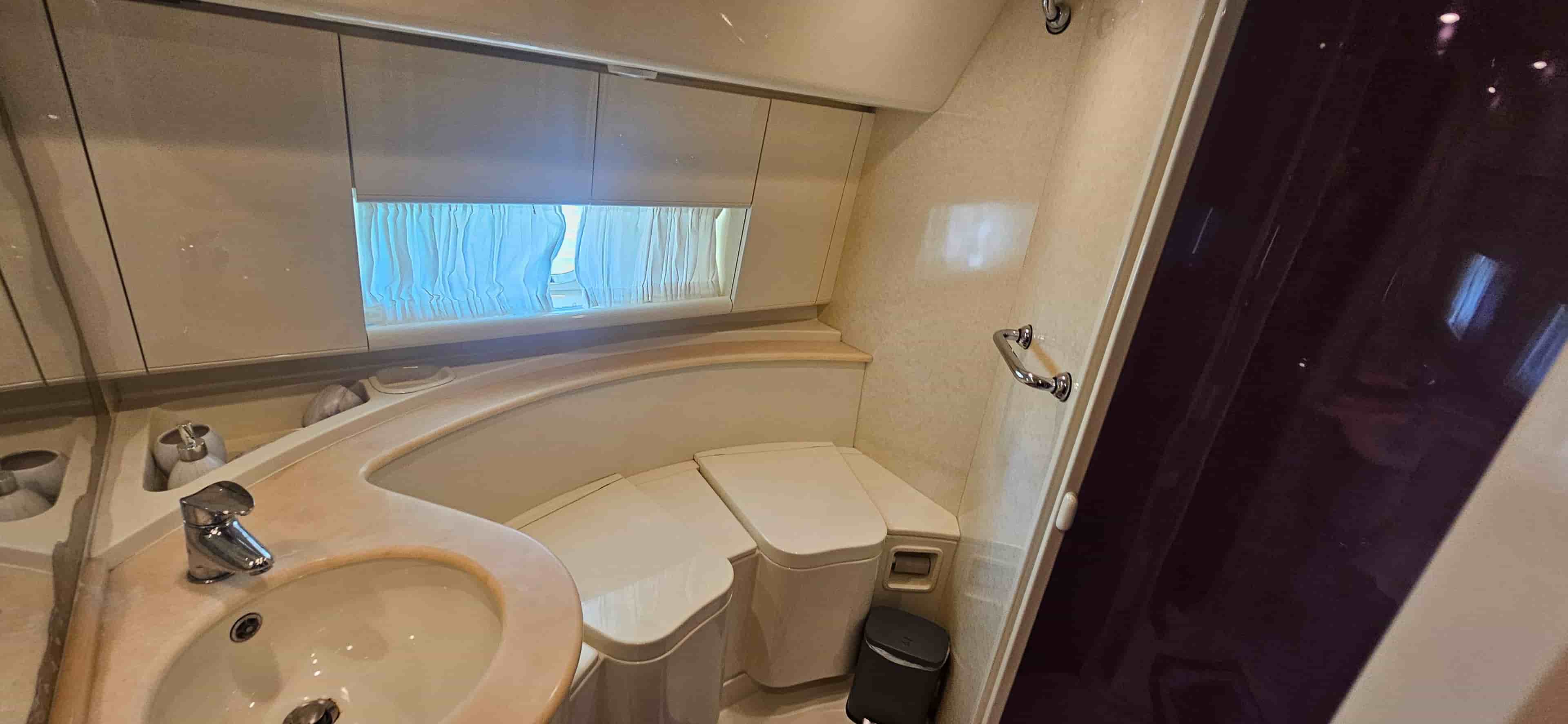 1998 Ferretti Yachts 620 - View 39