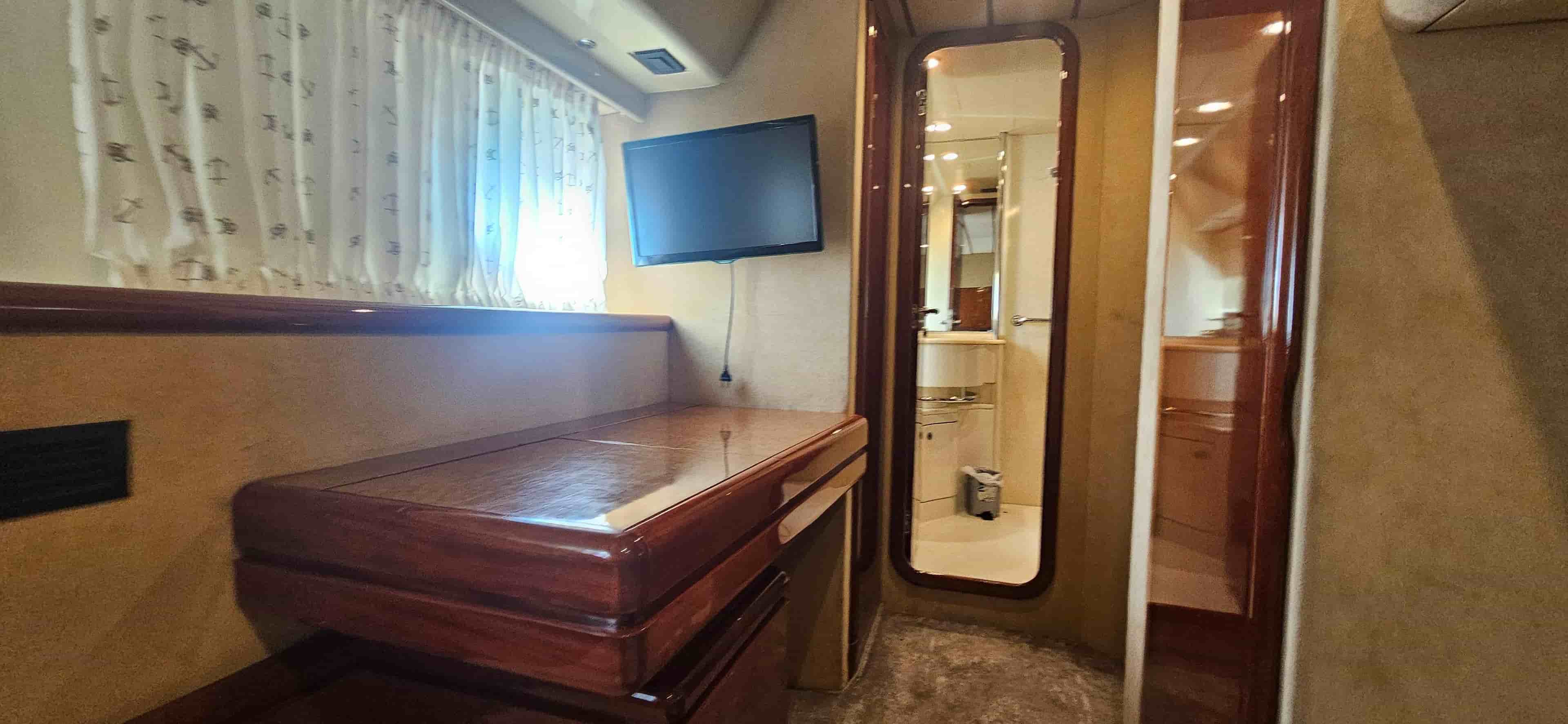 1998 Ferretti Yachts 620 - View 41