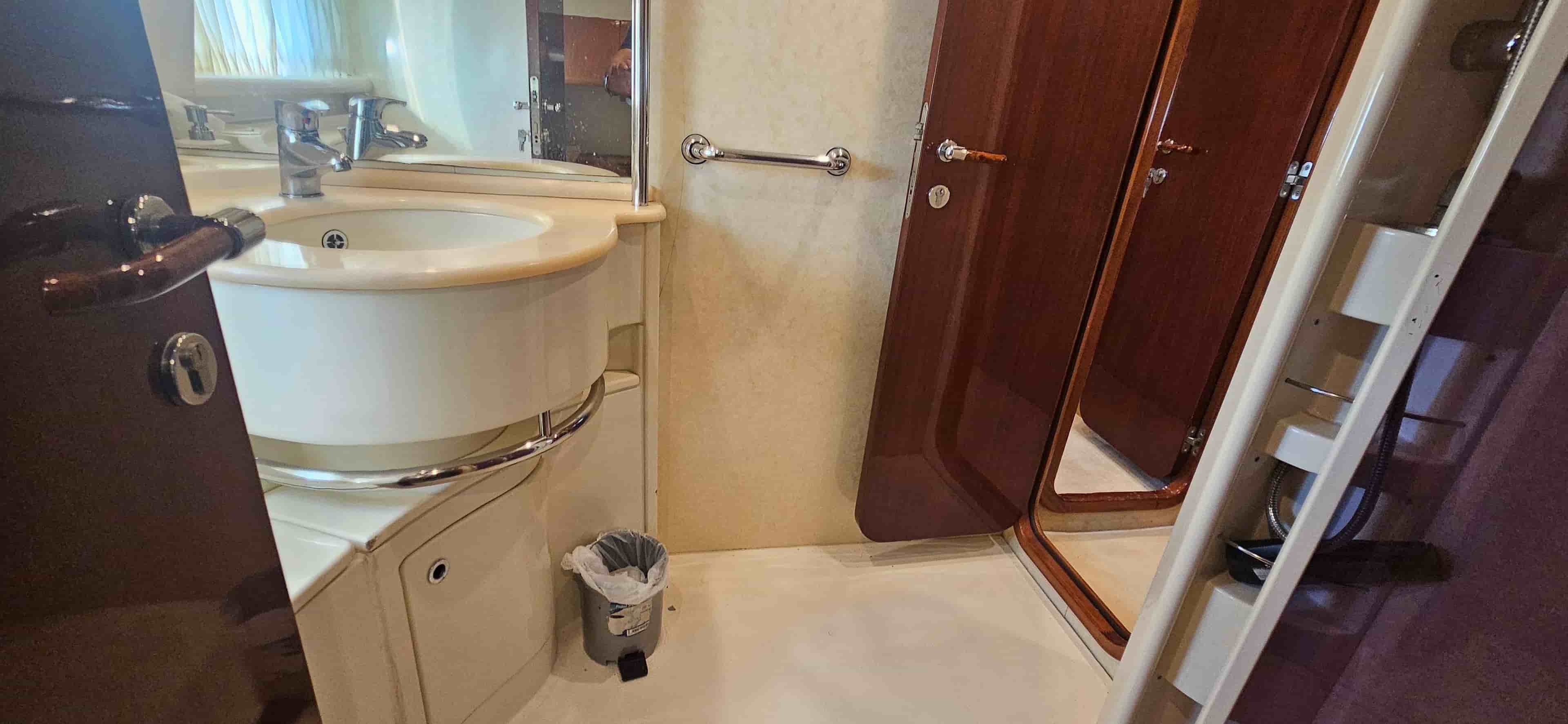 1998 Ferretti Yachts 620 - View 42