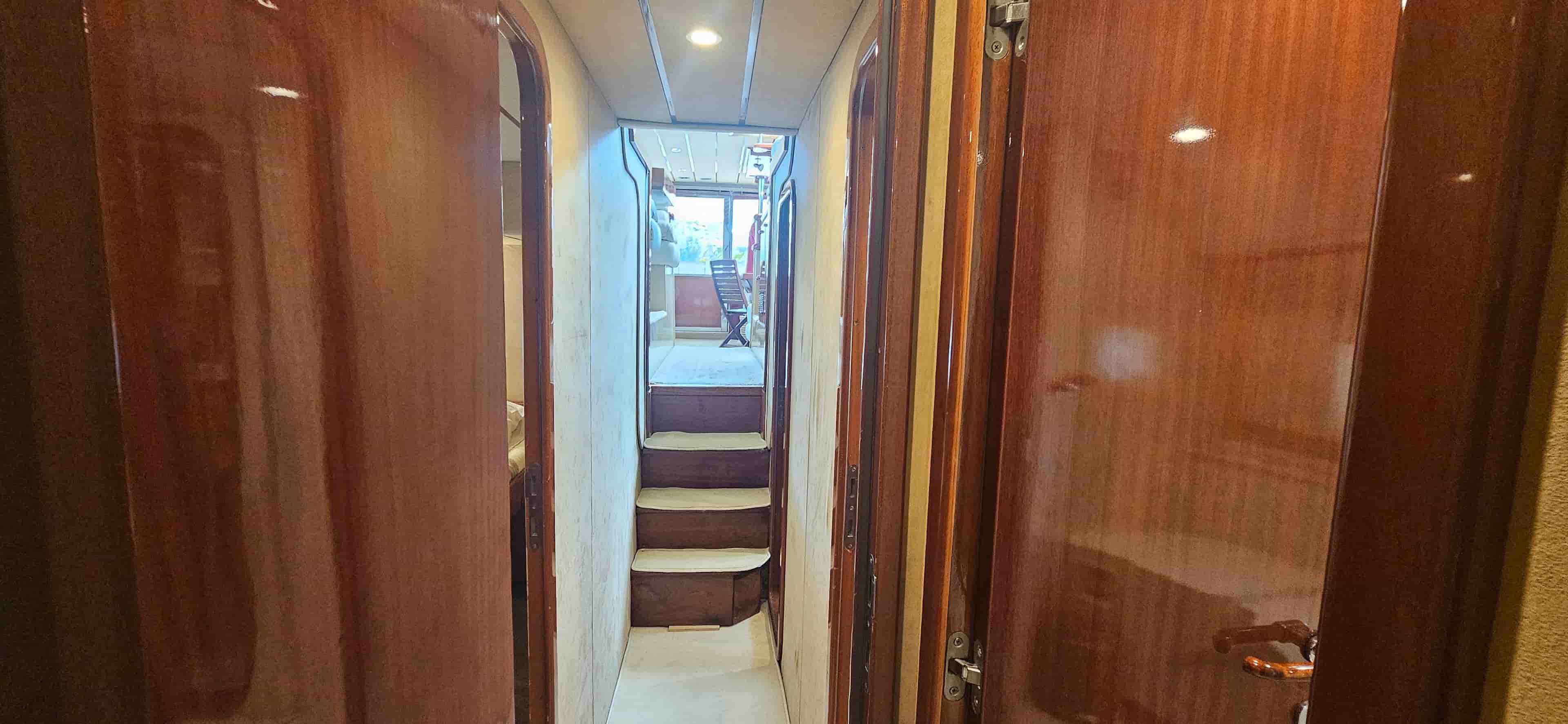 1998 Ferretti Yachts 620 - View 43