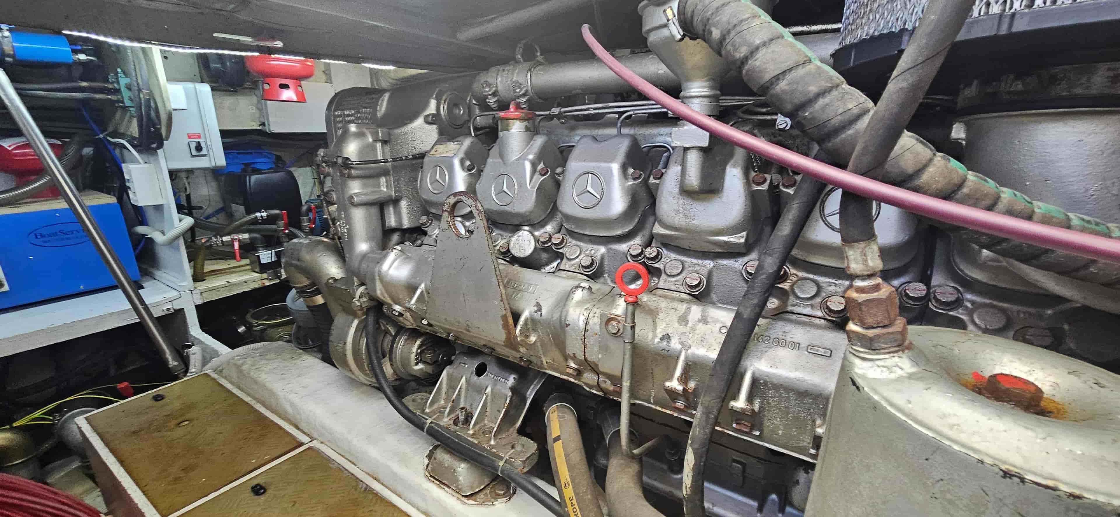 1998 Ferretti Yachts 620 - View 46