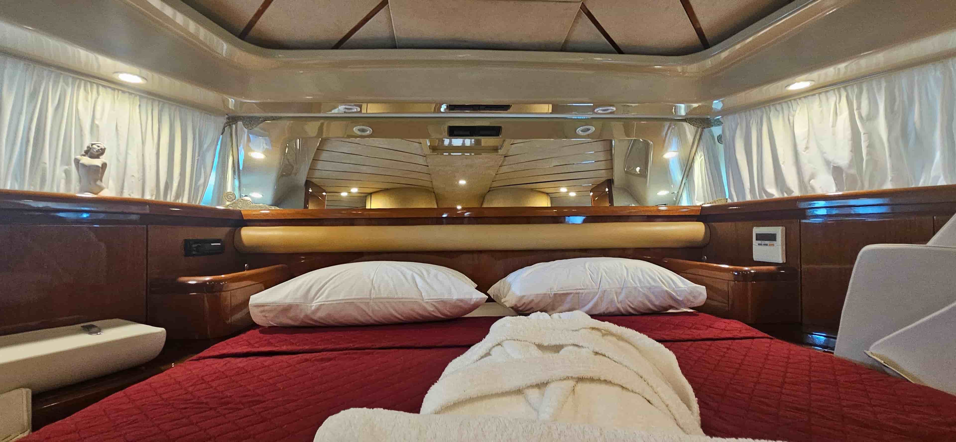 1998 Ferretti Yachts 620 - View 9