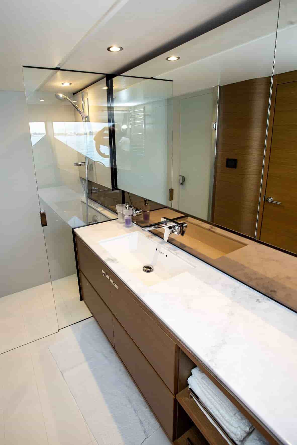 2020 Princess F70 - View 54