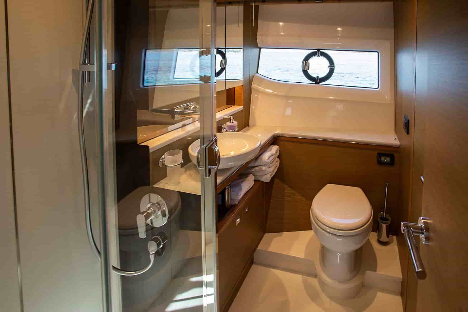 2020 Princess F70 - View 56