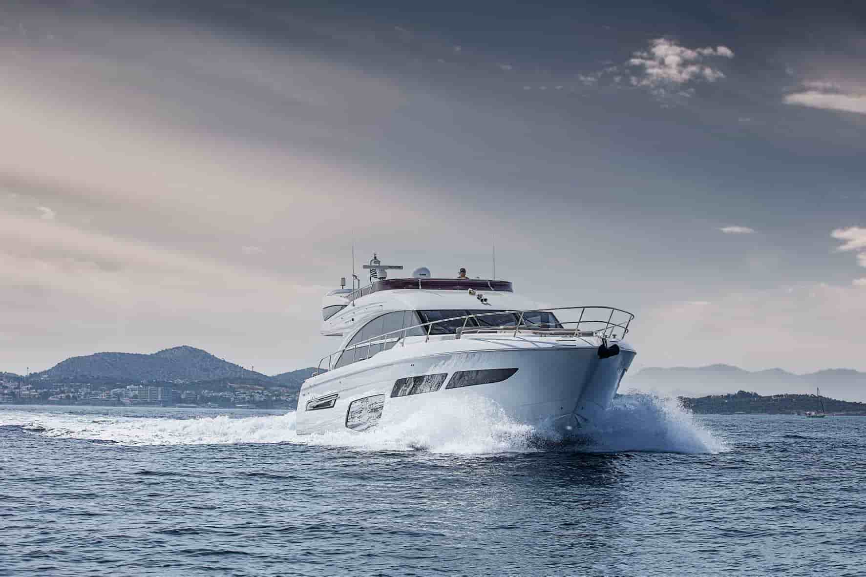 2020 Princess F70 - View 8