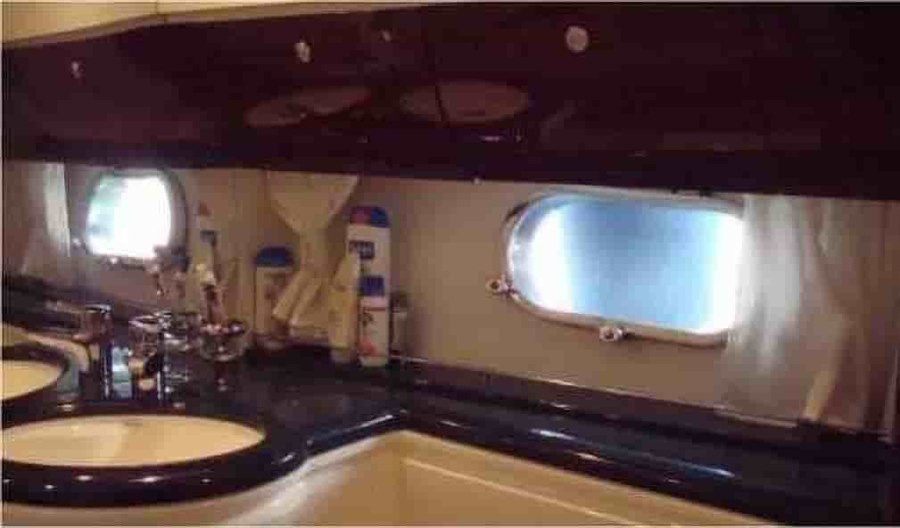 2004 Princess 65 - View 19