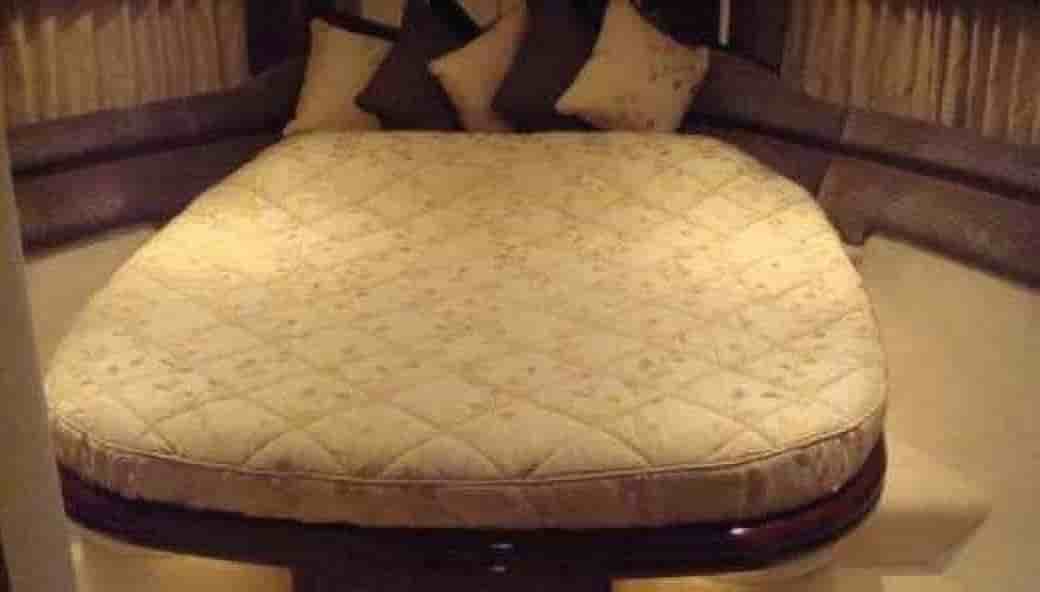 2004 Princess 65 - View 21