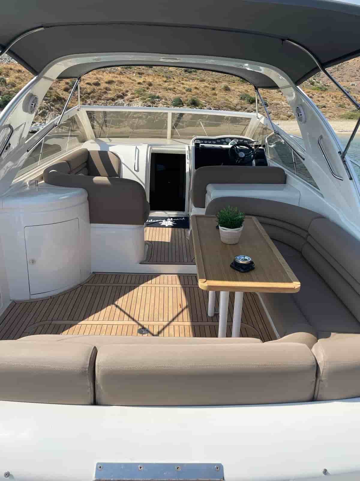 2006 Princess V42 - View 15