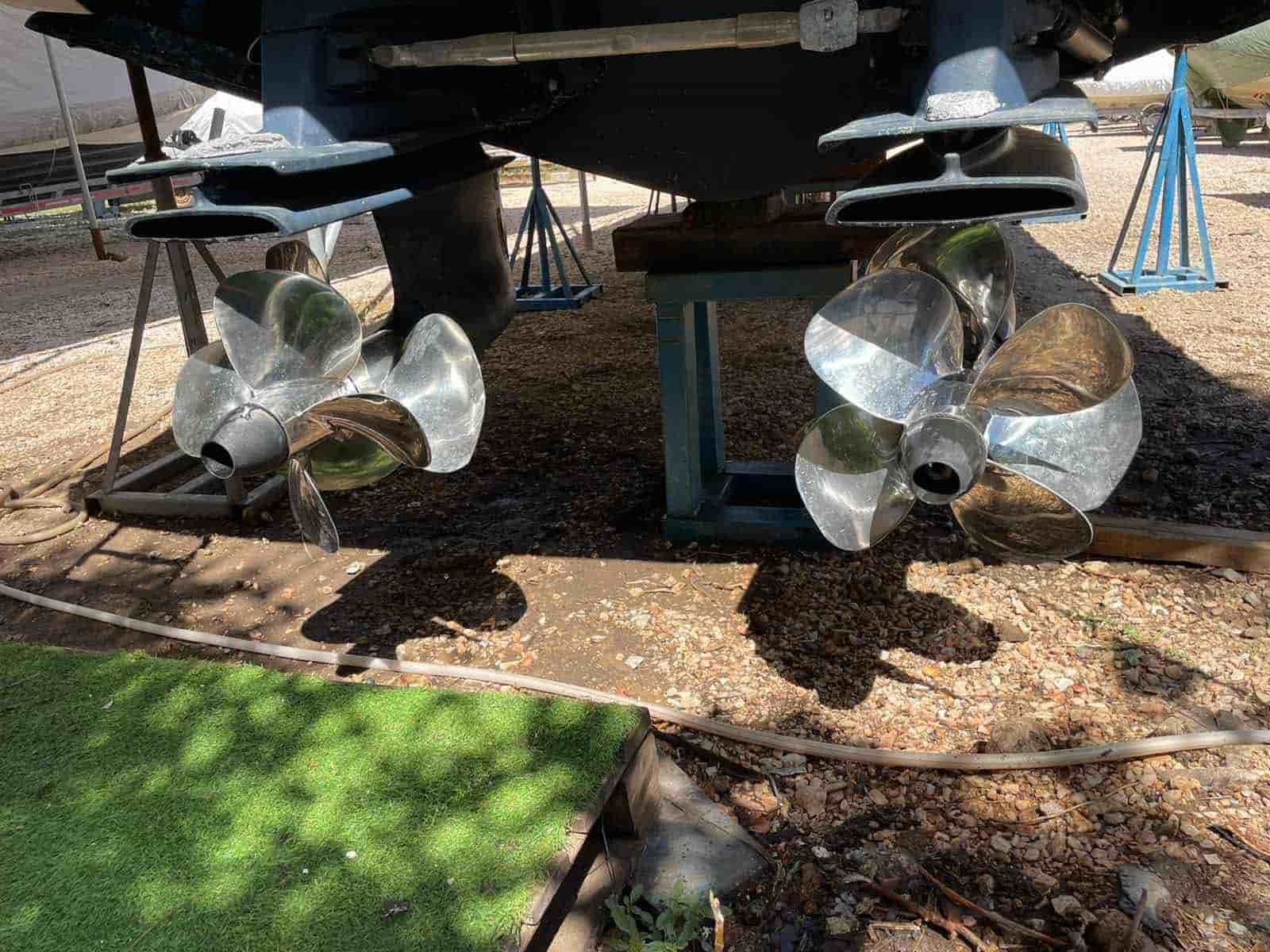 2006 Princess V42 - View 19