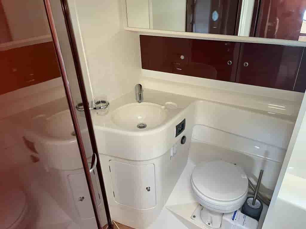 2006 Princess V42 - View 27