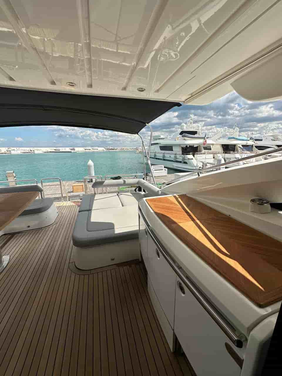 2009 Princess V65 - View 13
