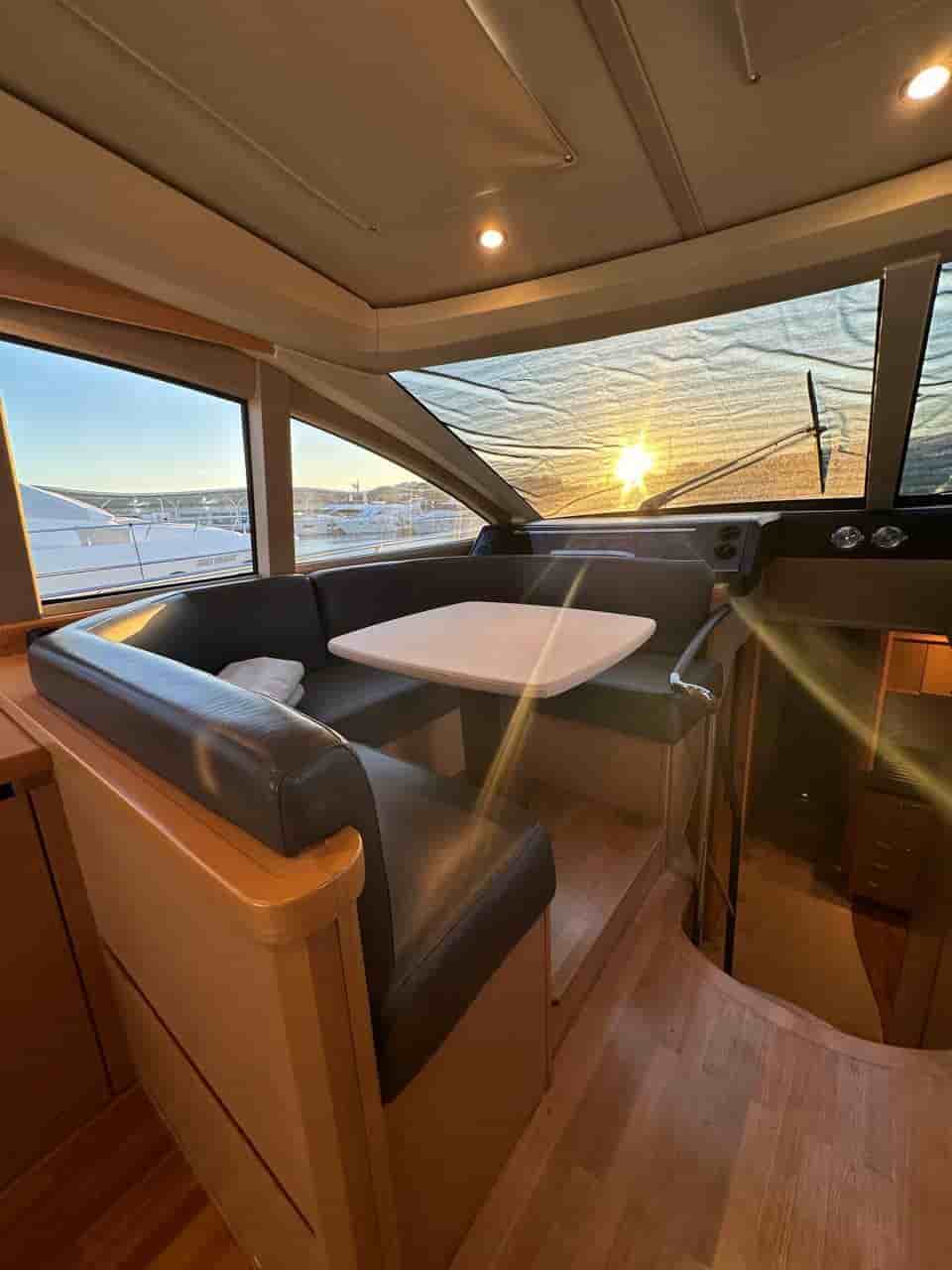 2009 Princess V65 - View 15