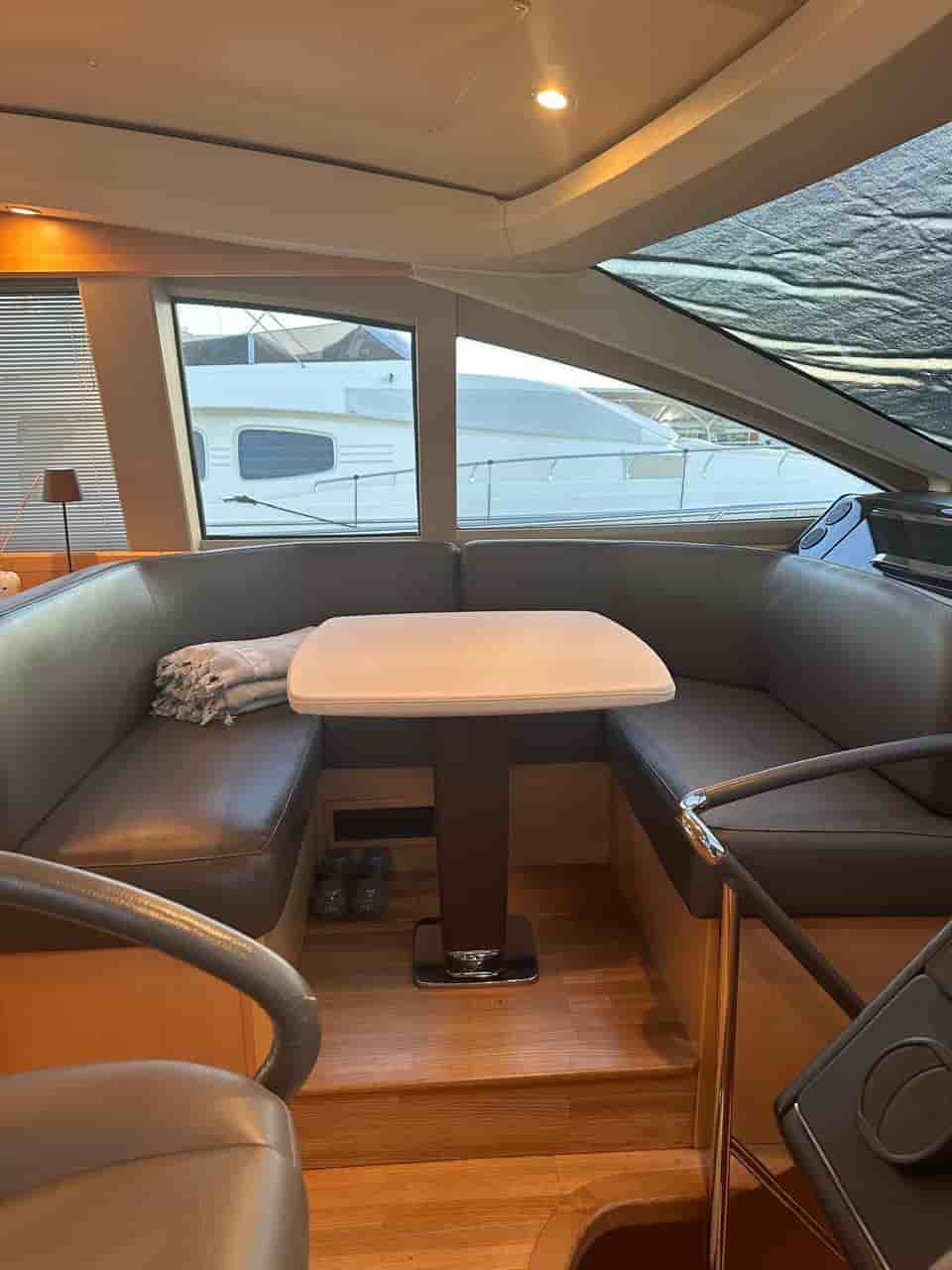 2009 Princess V65 - View 16