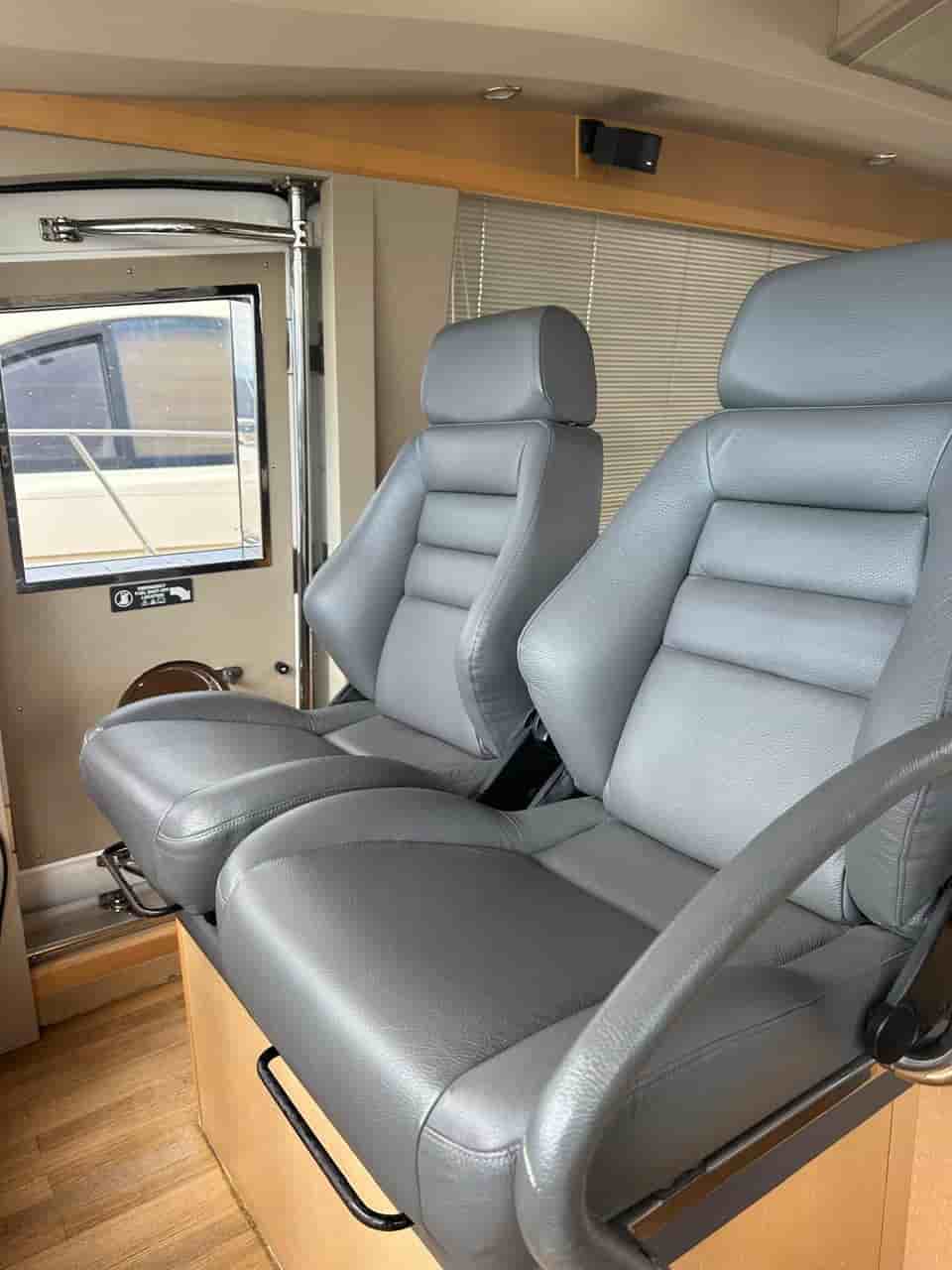 2009 Princess V65 - View 17