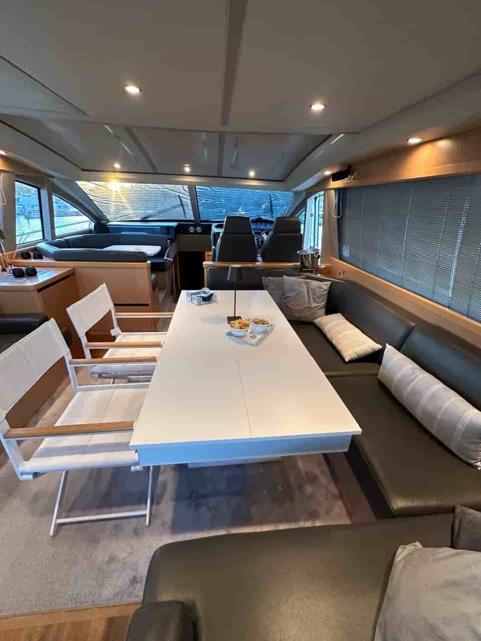 2009 Princess V65 - View 21