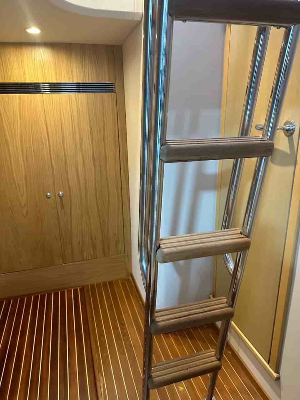 2009 Princess V65 - View 23