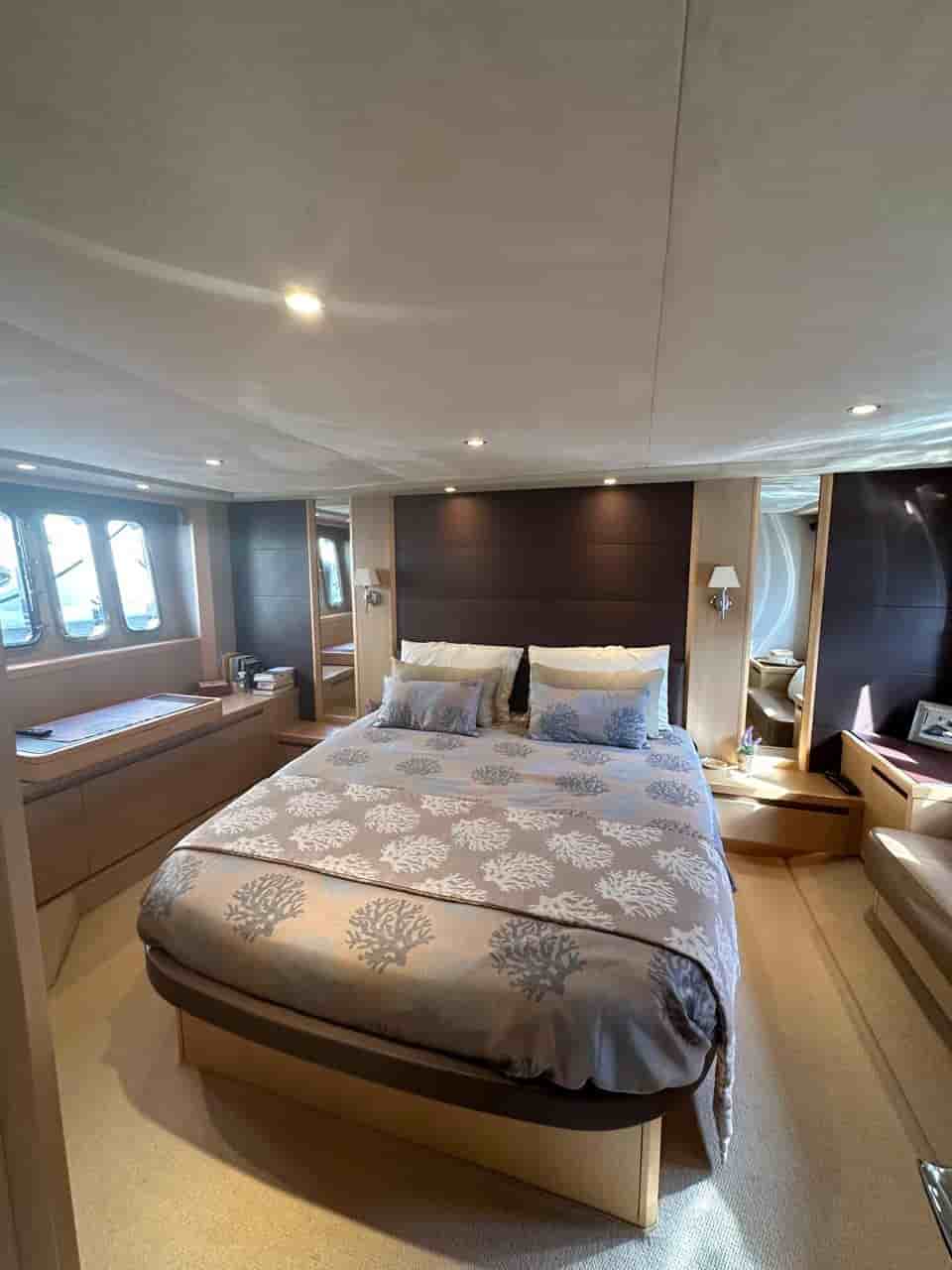 2009 Princess V65 - View 26