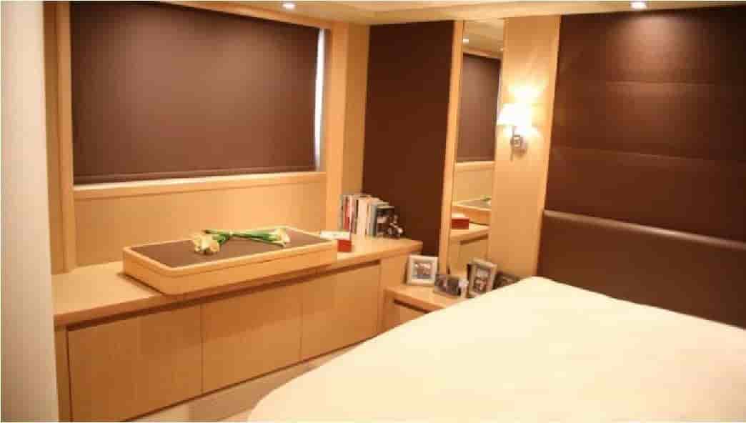 2009 Princess V65 - View 27