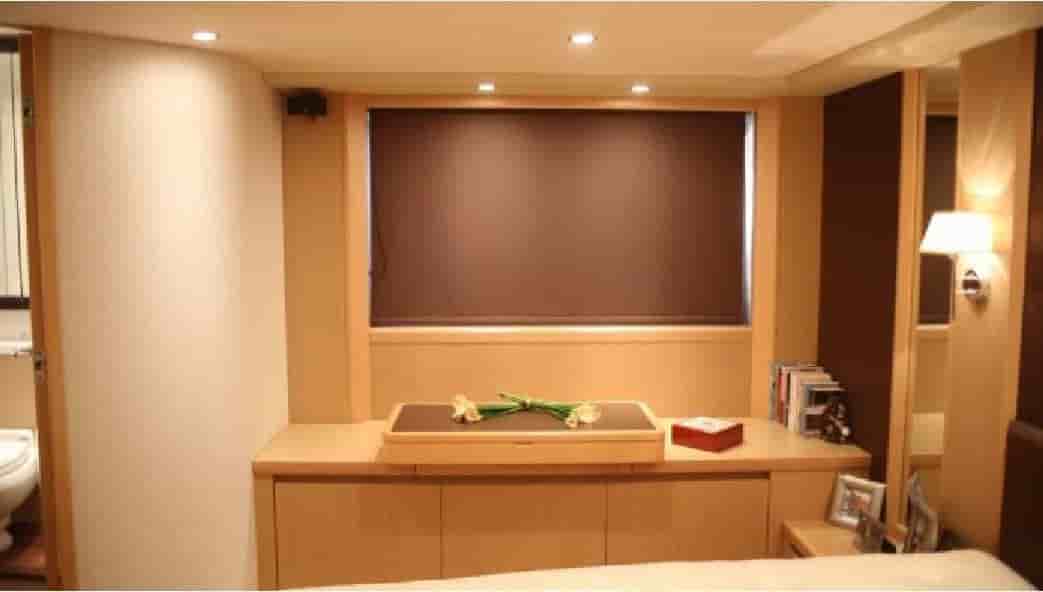 2009 Princess V65 - View 28