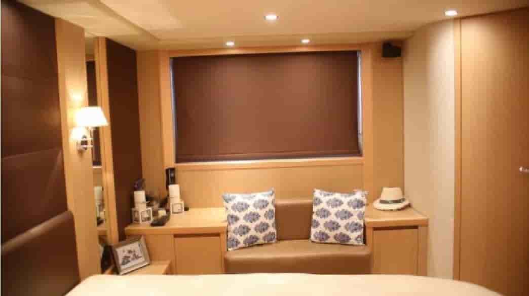 2009 Princess V65 - View 29