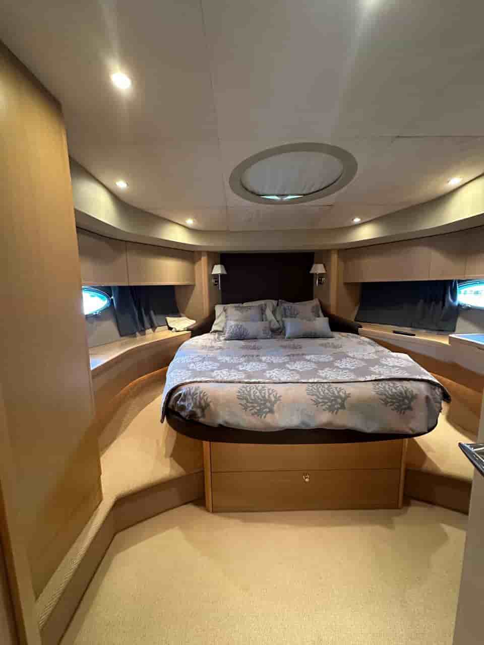 2009 Princess V65 - View 30
