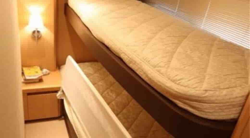 2009 Princess V65 - View 32