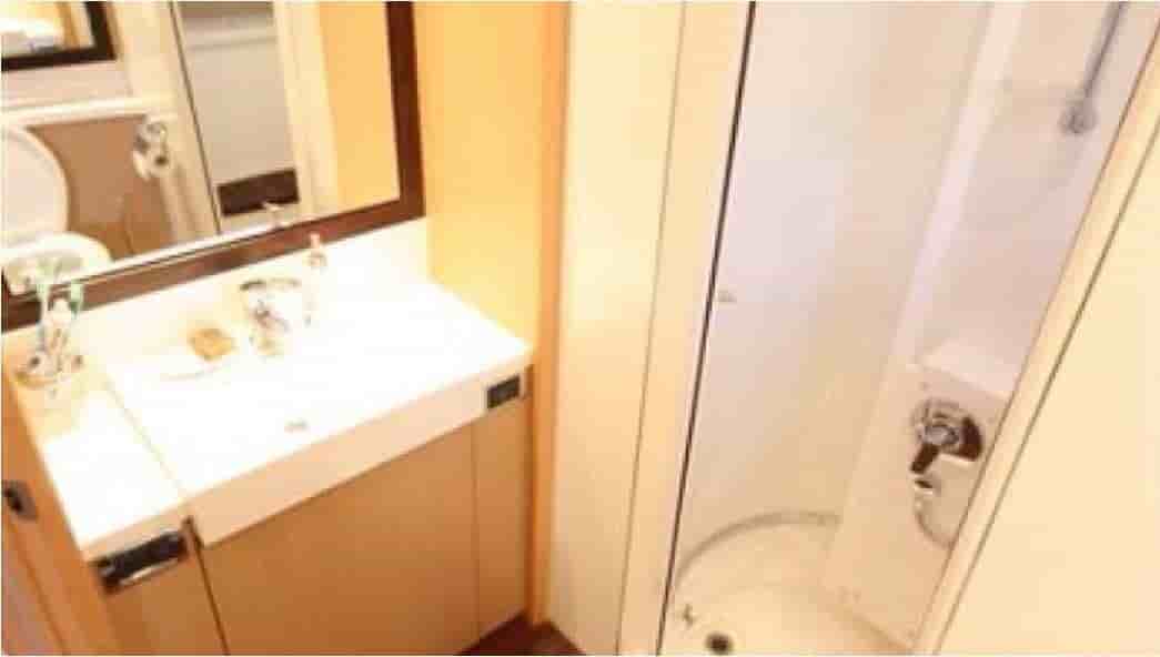 2009 Princess V65 - View 33