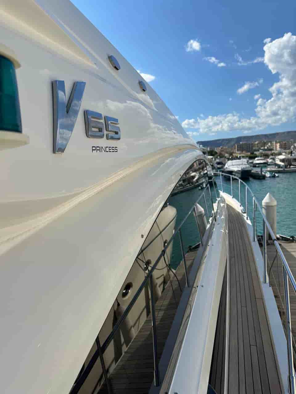 2009 Princess V65 - View 5