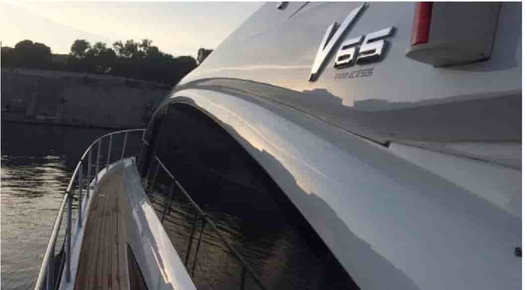 2009 Princess V65 - View 6