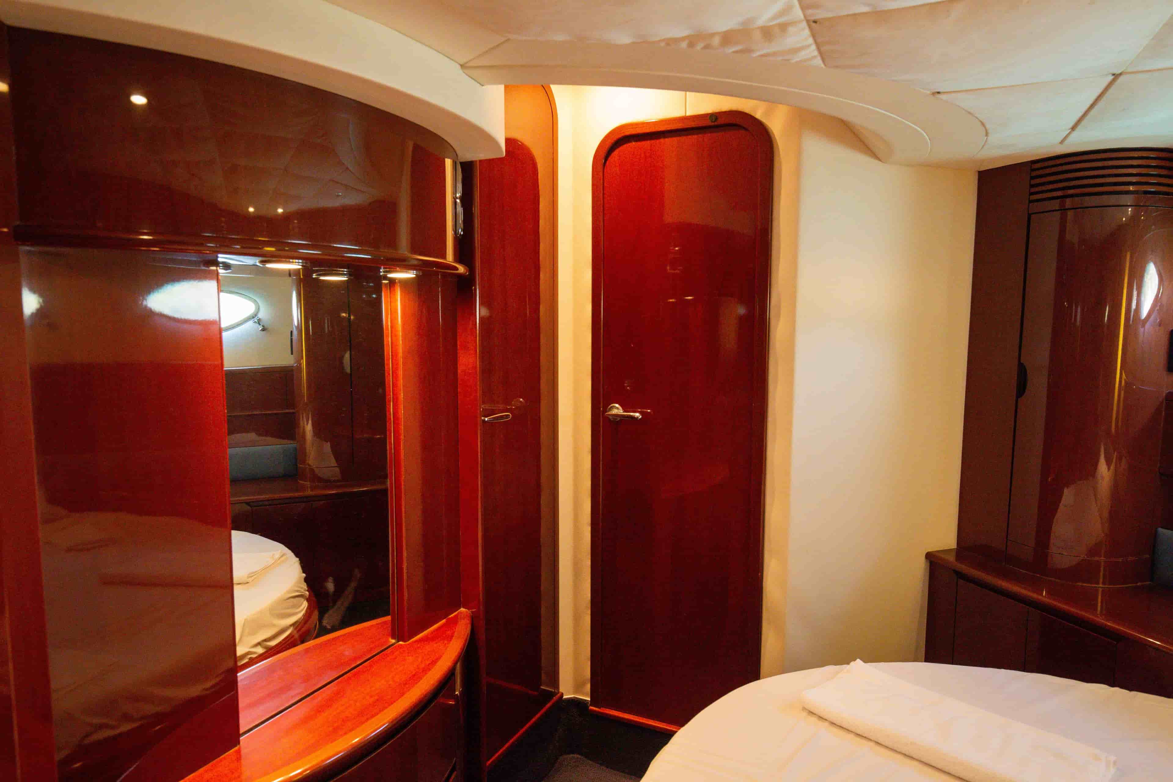 2004 Princess V65 - View 24