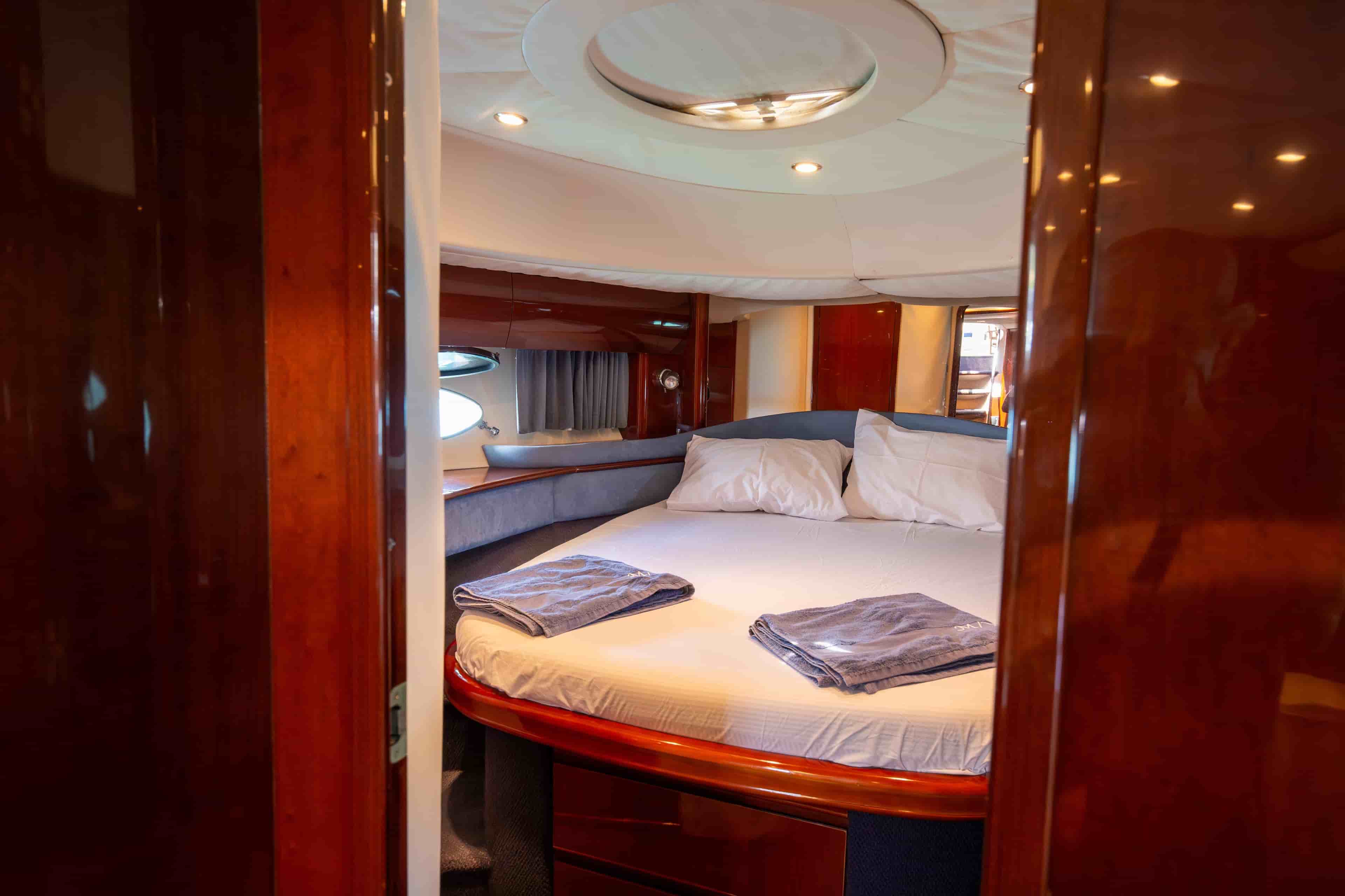 2004 Princess V65 - View 32