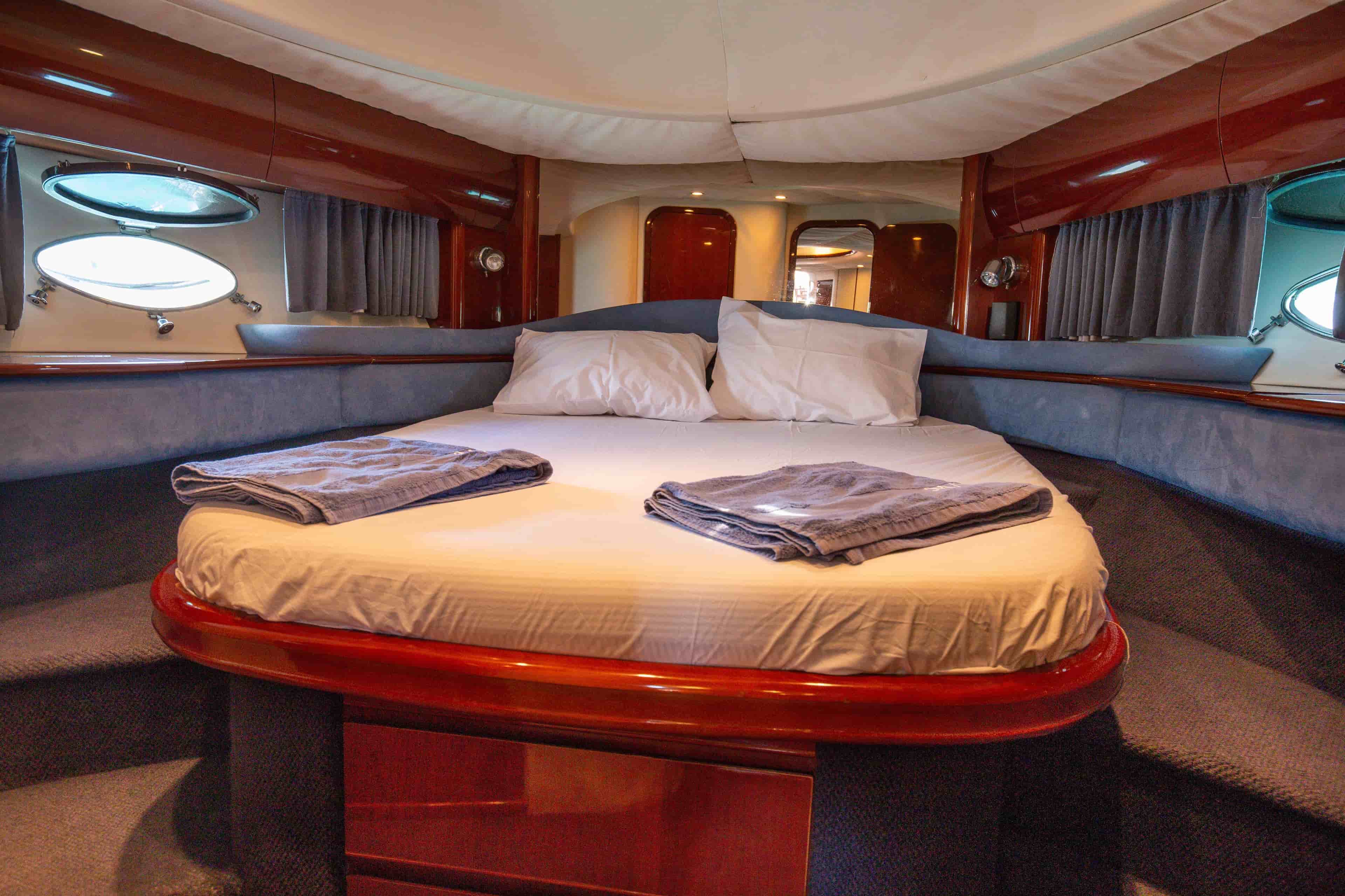 2004 Princess V65 - View 34