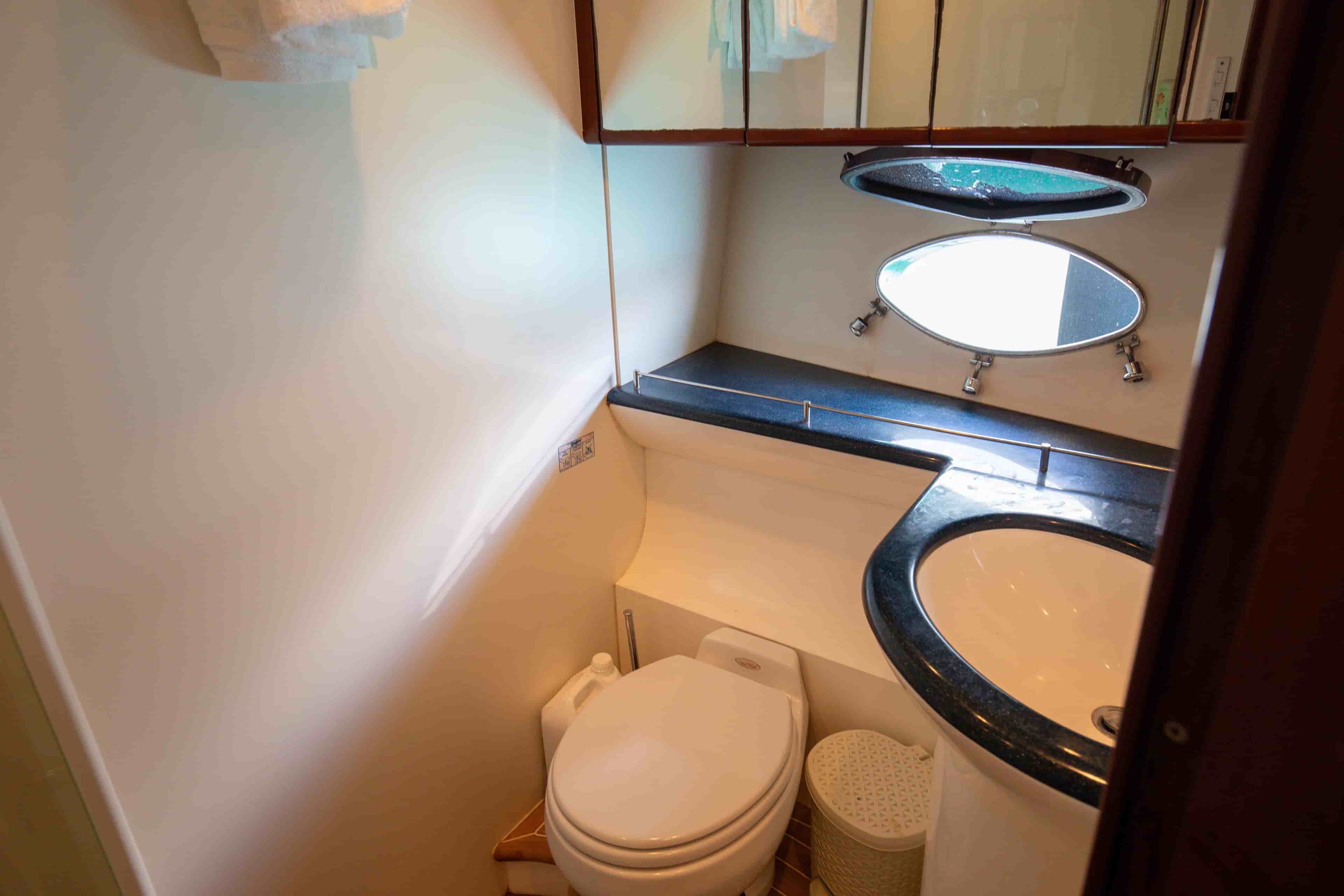 2004 Princess V65 - View 38