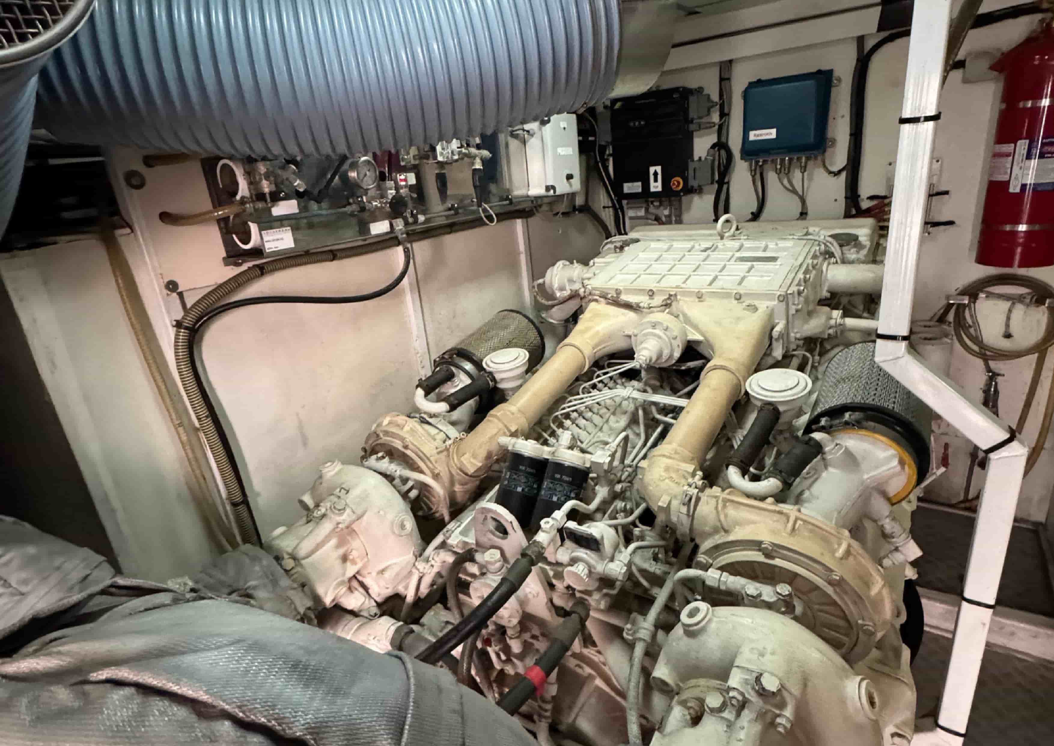 2004 Princess V65 - View 44