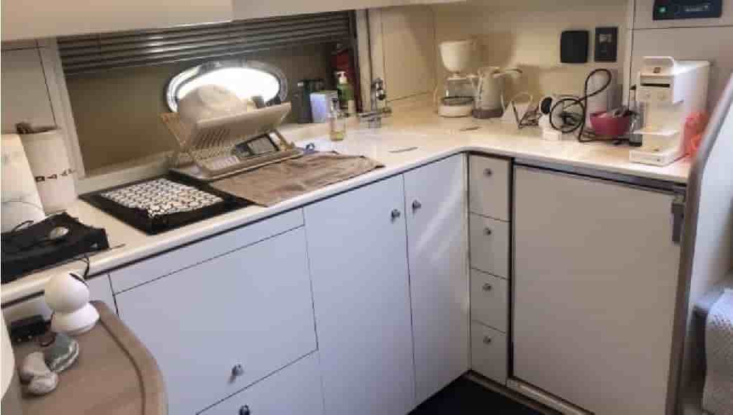 2005 Princess V48 - View 3