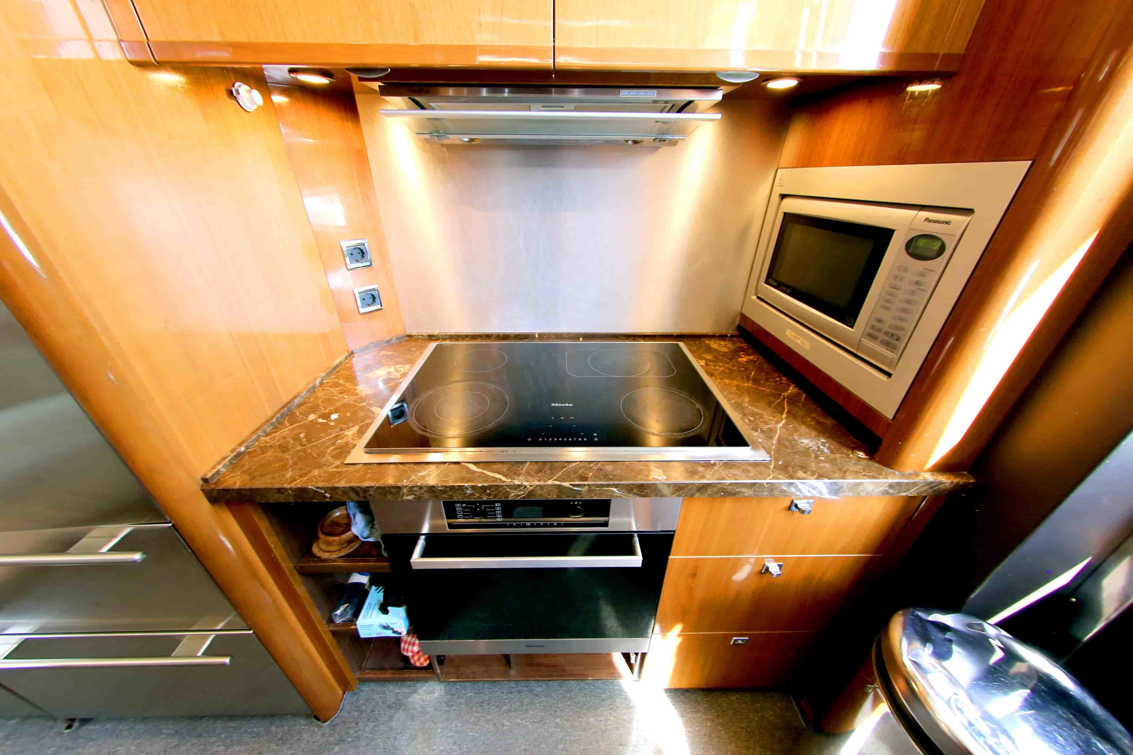 2012 Princess 85 Motor Yacht - View 28