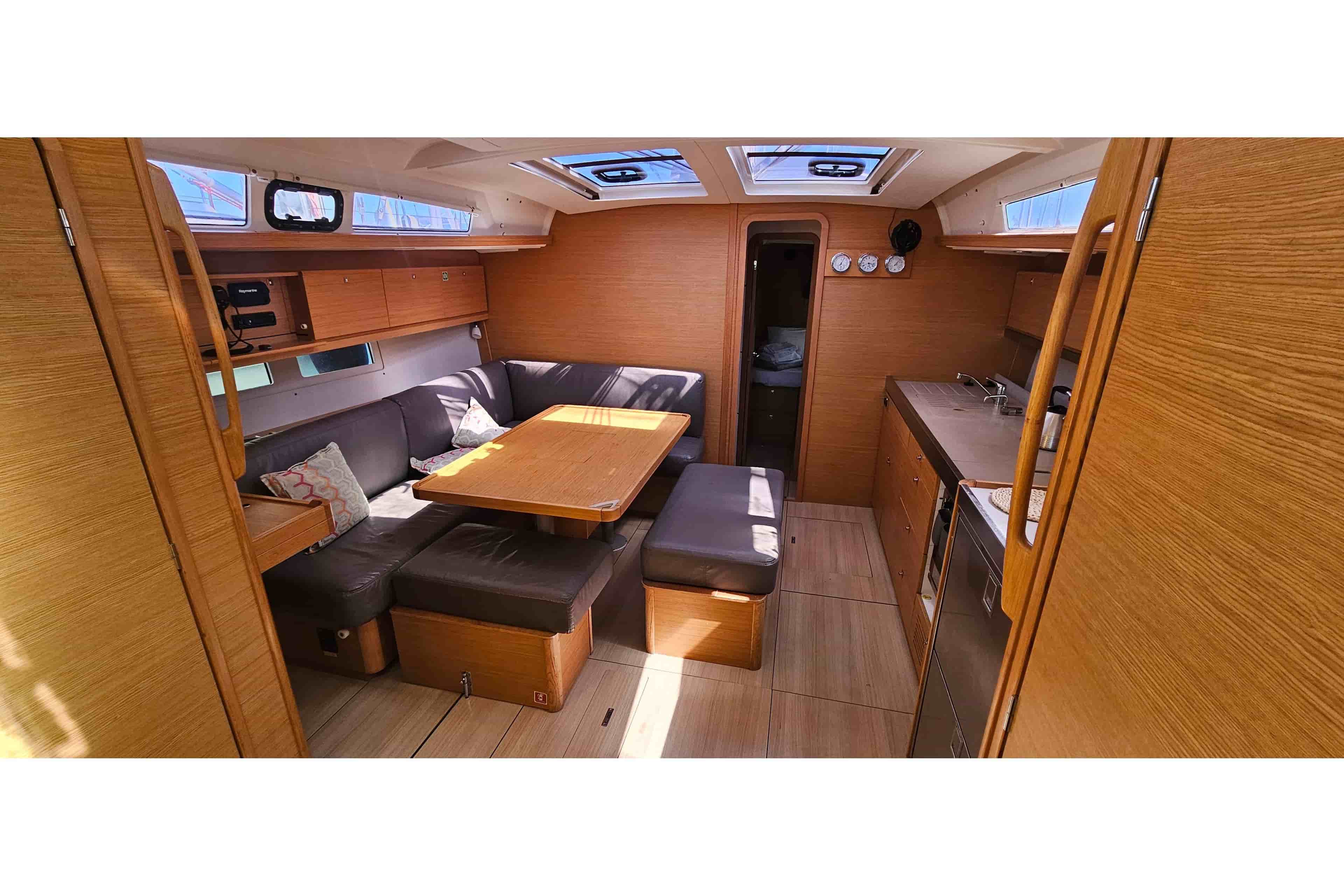 2020 Dufour 460 - View 12