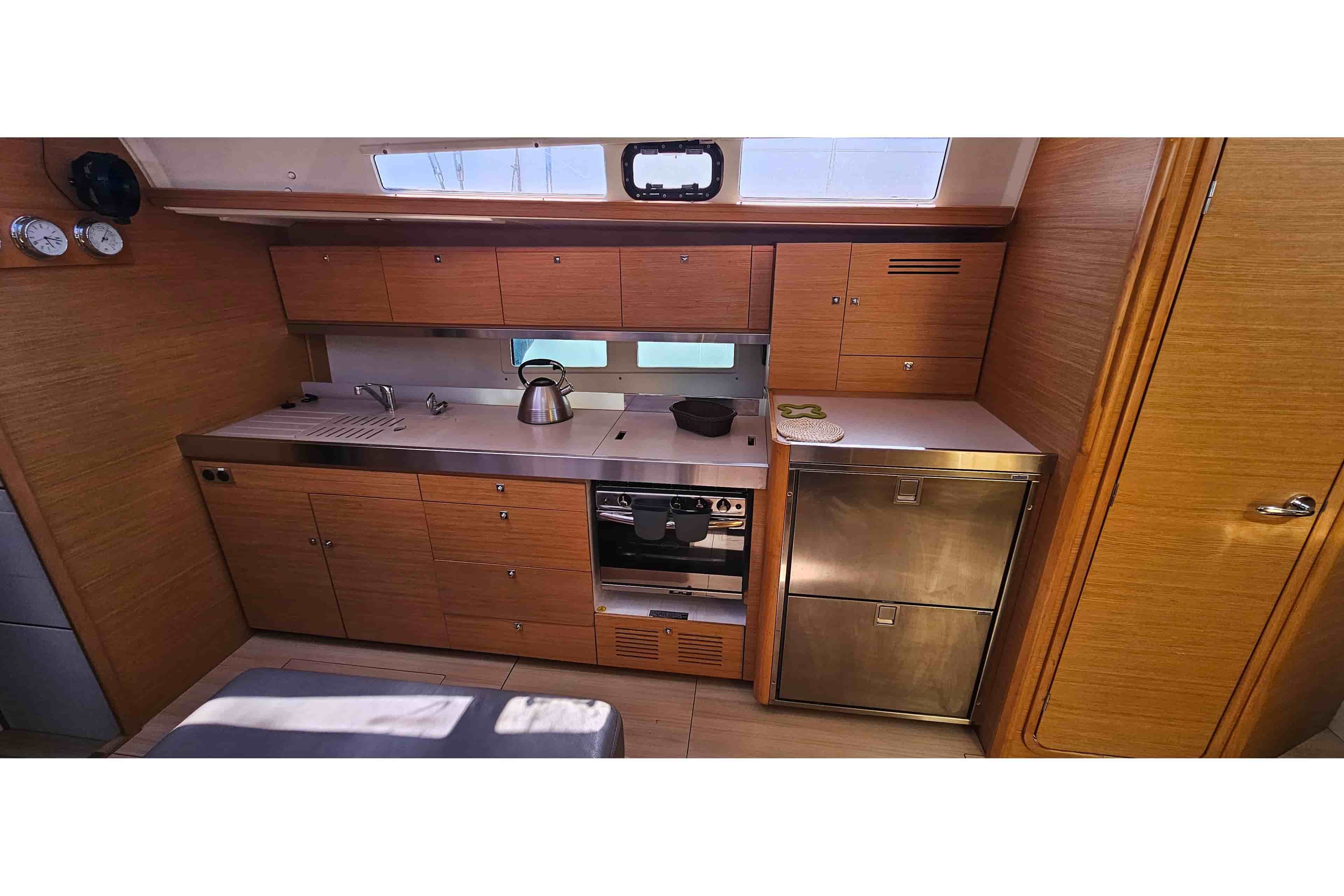 2020 Dufour 460 - View 13