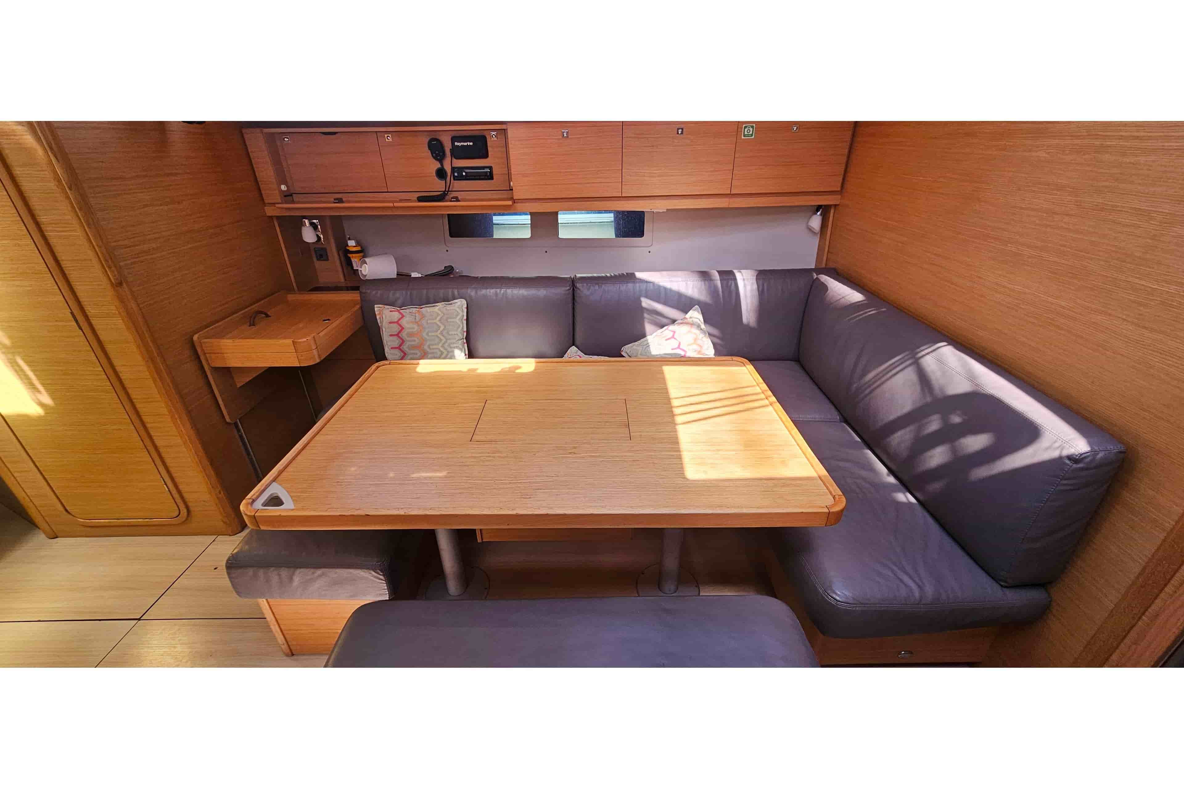 2020 Dufour 460 - View 14