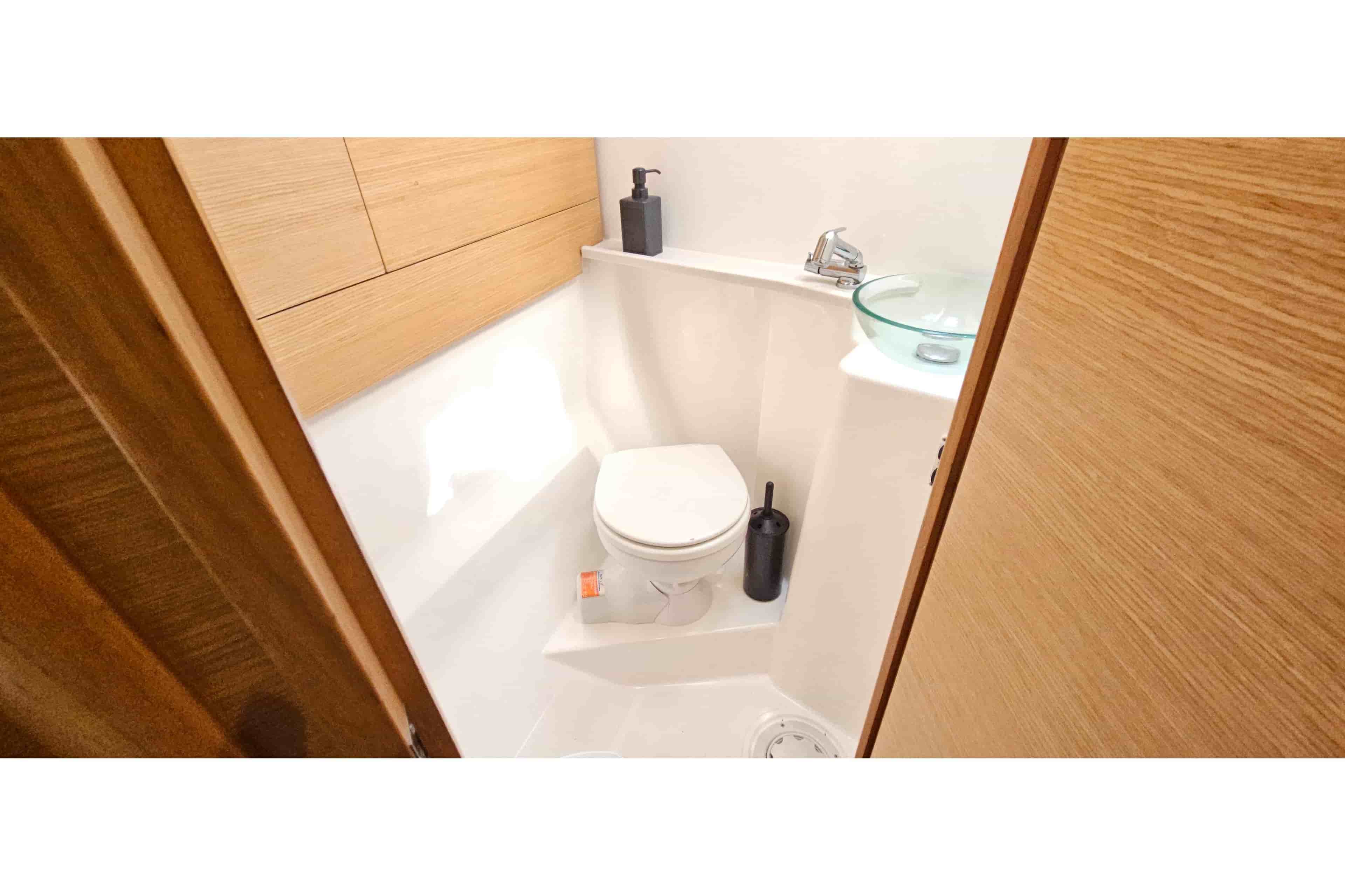 2020 Dufour 460 - View 27