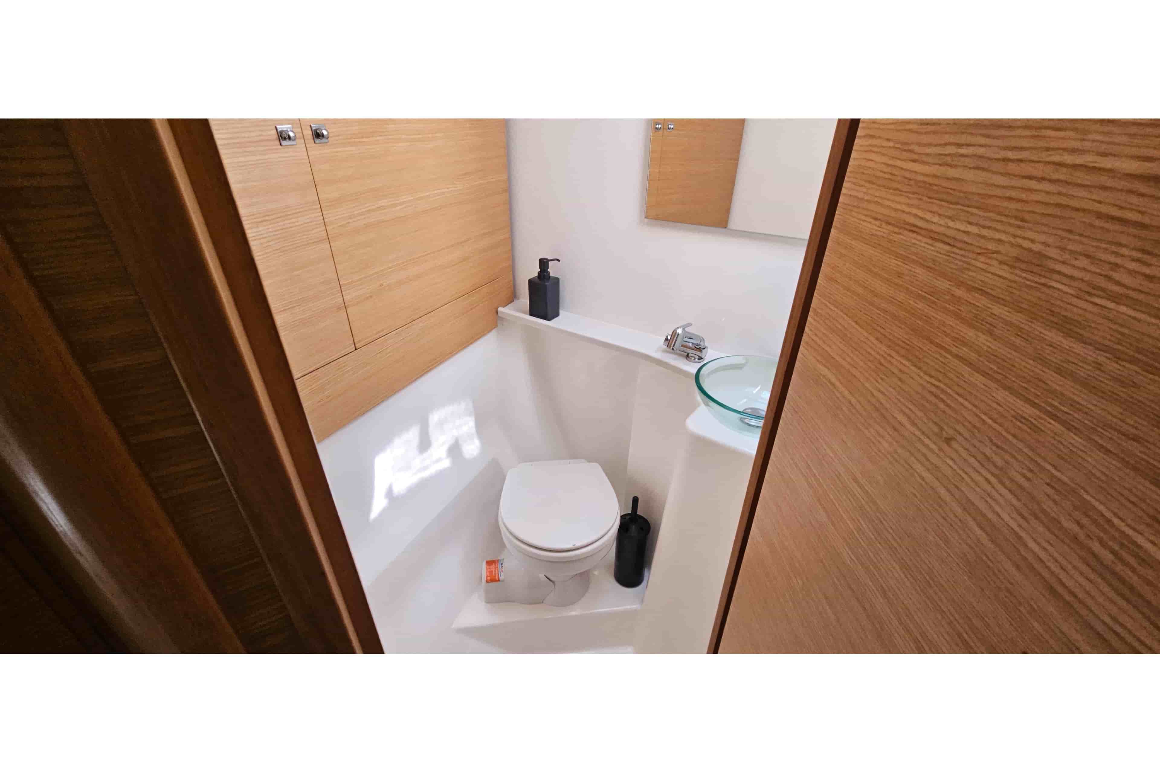 2020 Dufour 460 - View 28