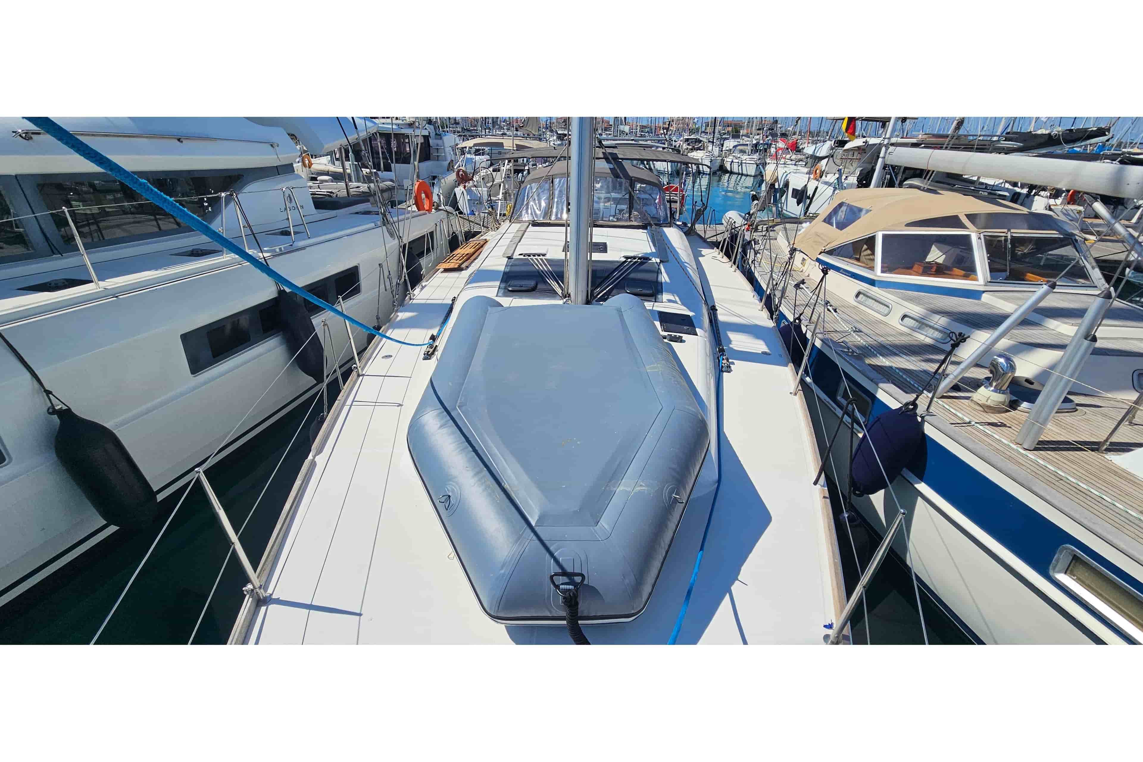 2020 Dufour 460 - View 4