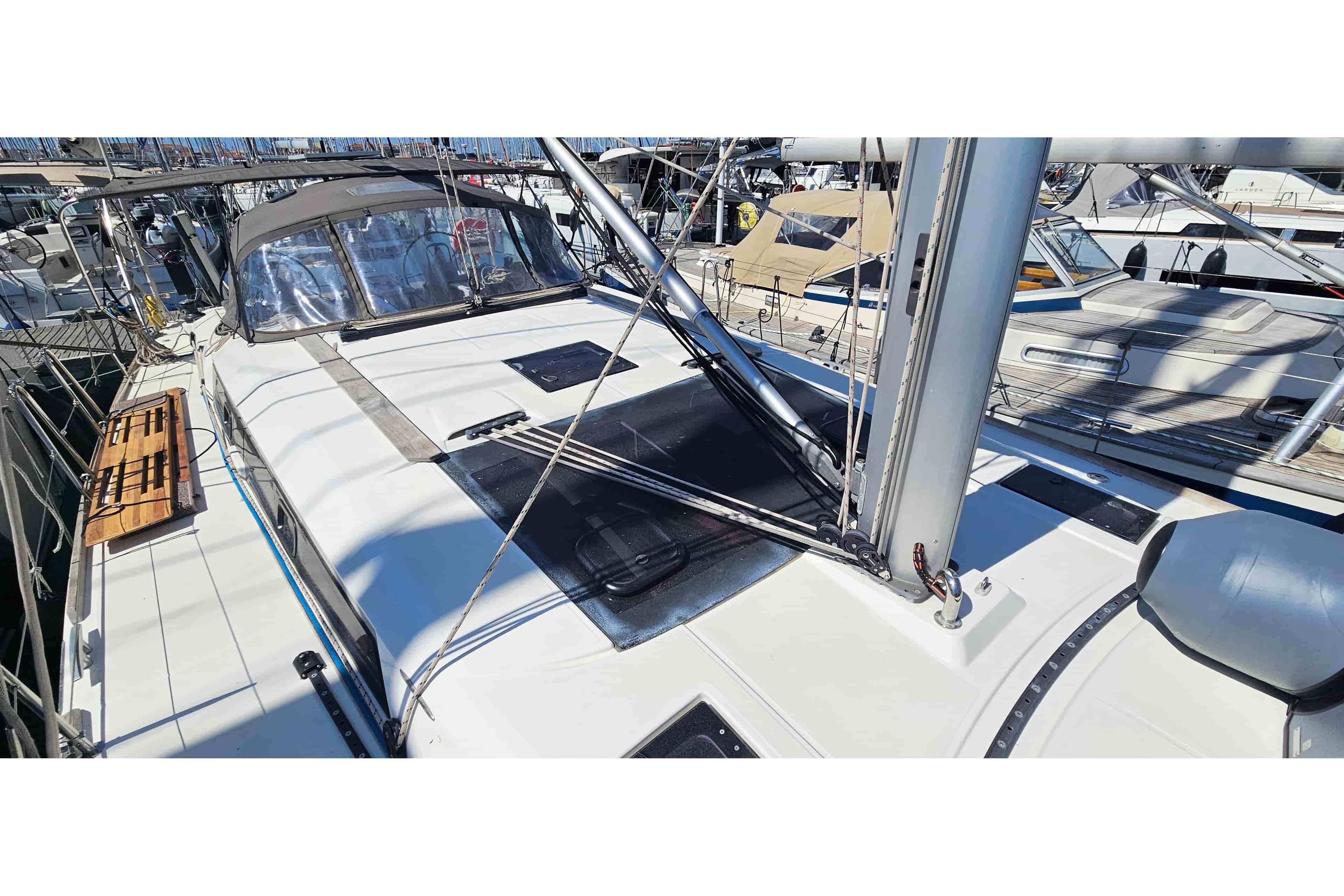 2020 Dufour 460 - View 7