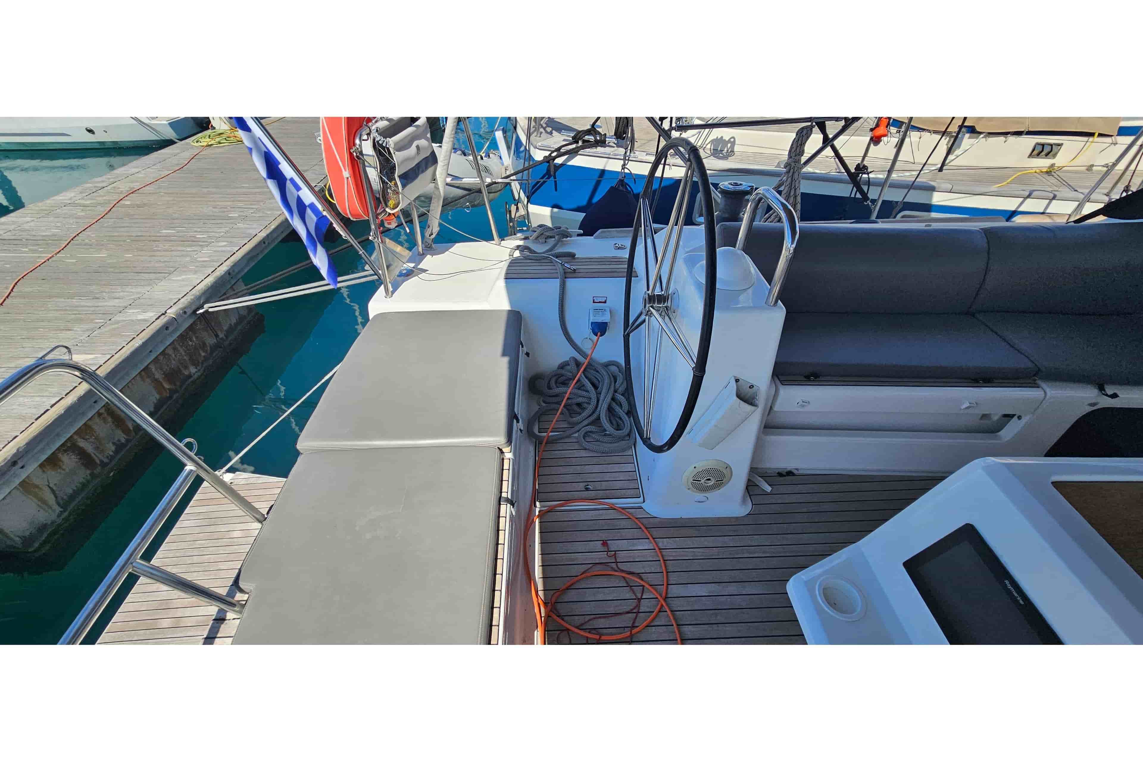 2020 Dufour 460 - View 8