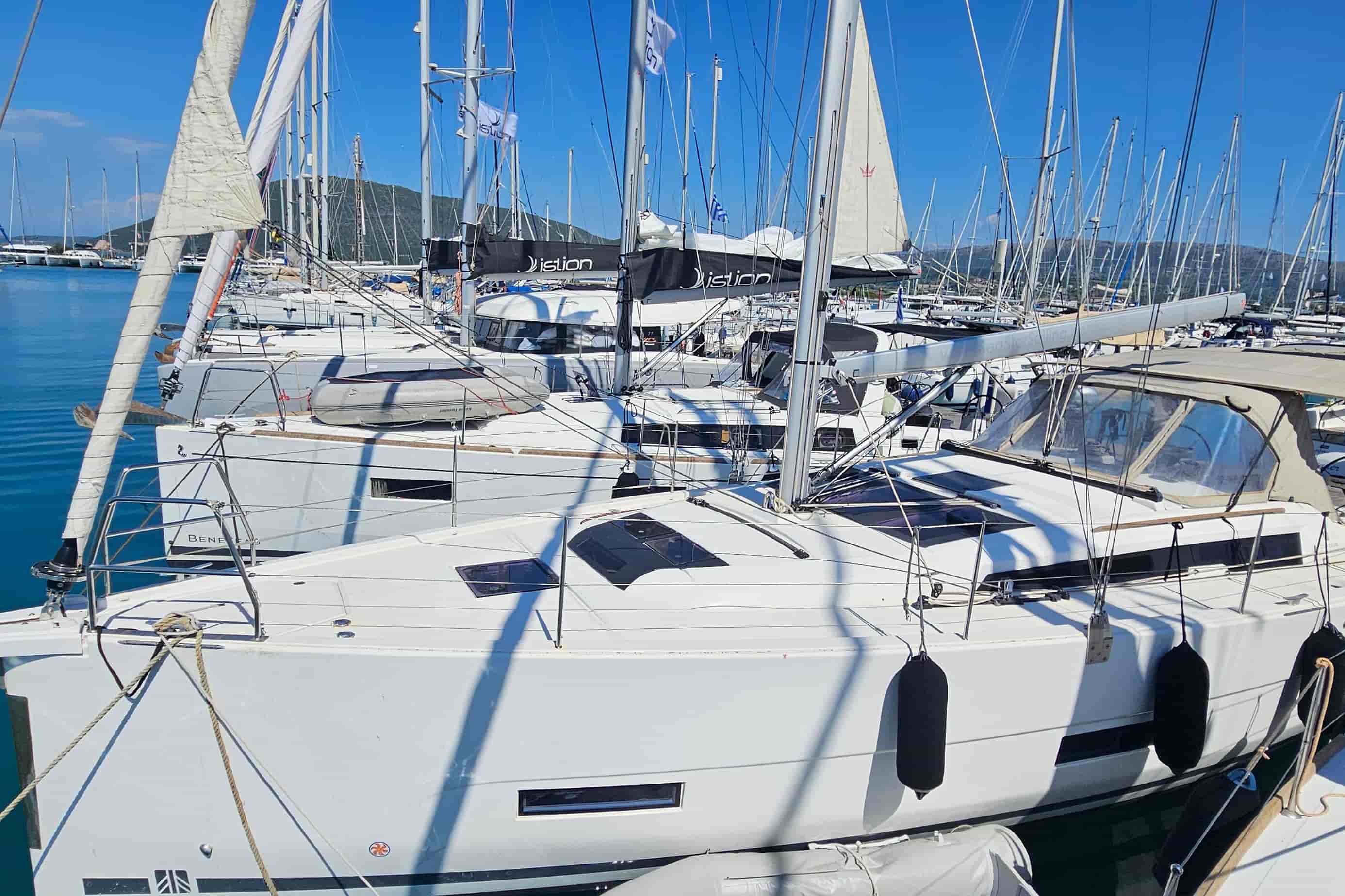 2020 Dufour 390 - View 1