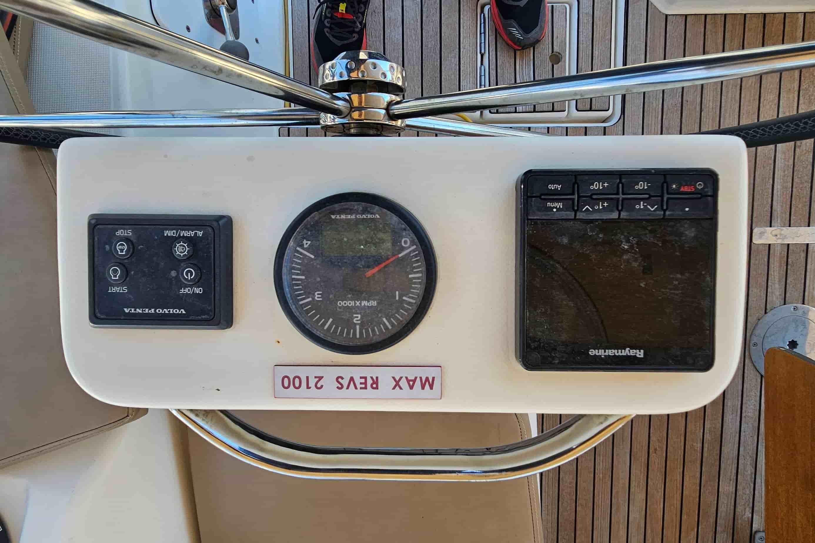 2020 Dufour 390 - View 11