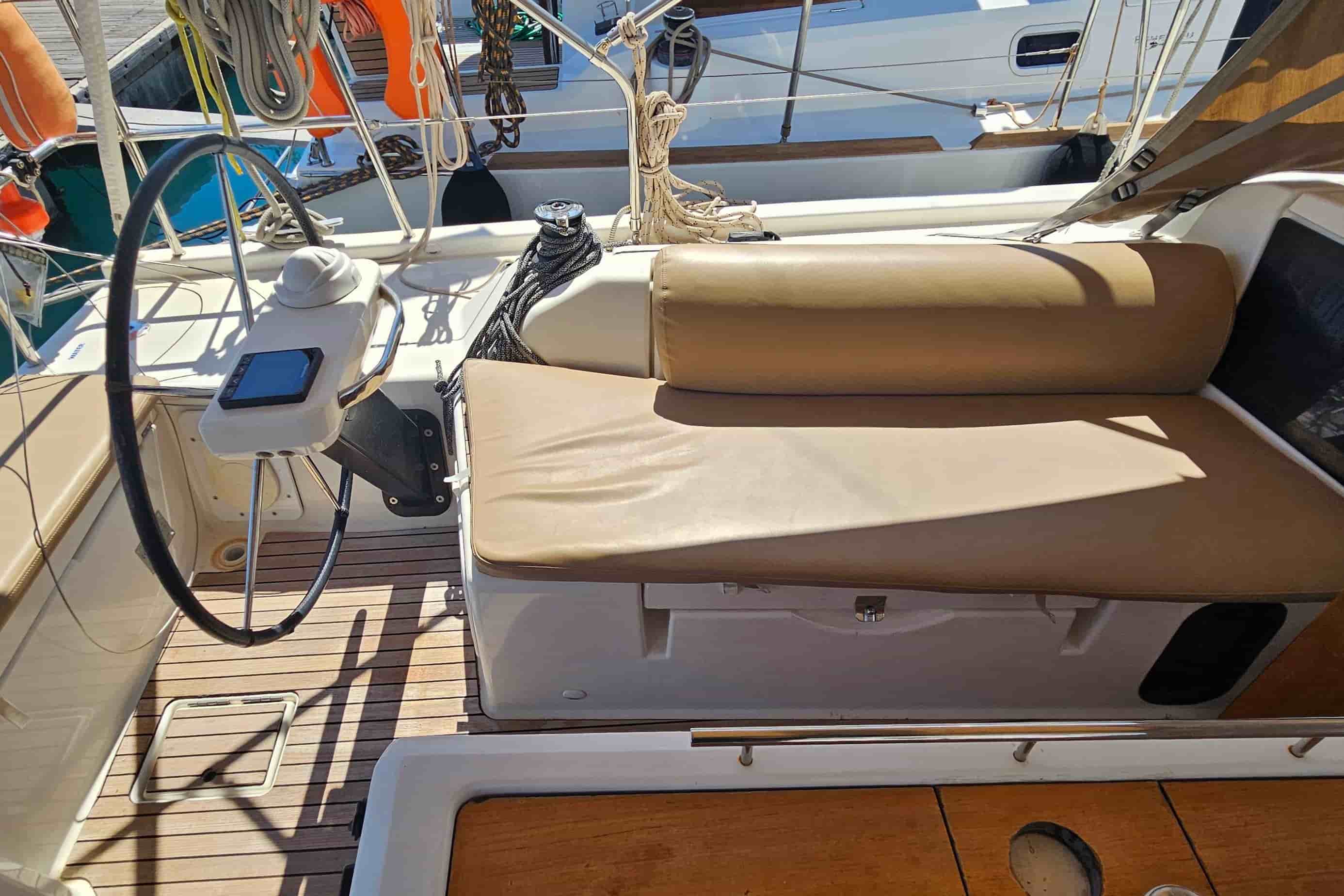 2020 Dufour 390 - View 15